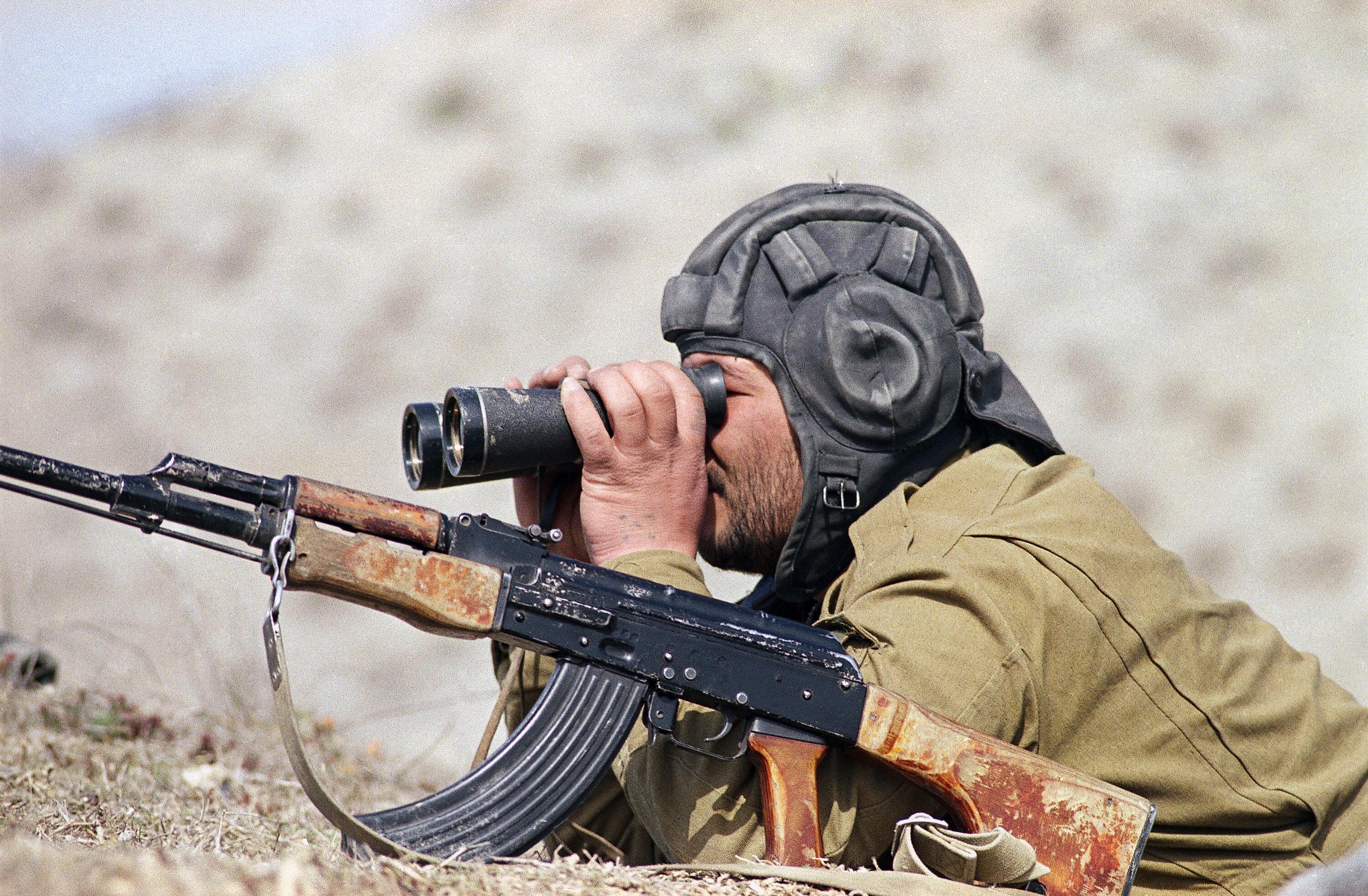 Kova: žlungant SSRS, Kalnų Karabacho armėnai pabandė įkurti savo valstybę, nepriklausančią nei Armėnijai, nei Azerbaidžanui. Jos teisės egzistuoti niekas nepripažino, o armėnų bei azerbaidžaniečių karas iš esmės baigėsi tik po kelių dešimtmečių.