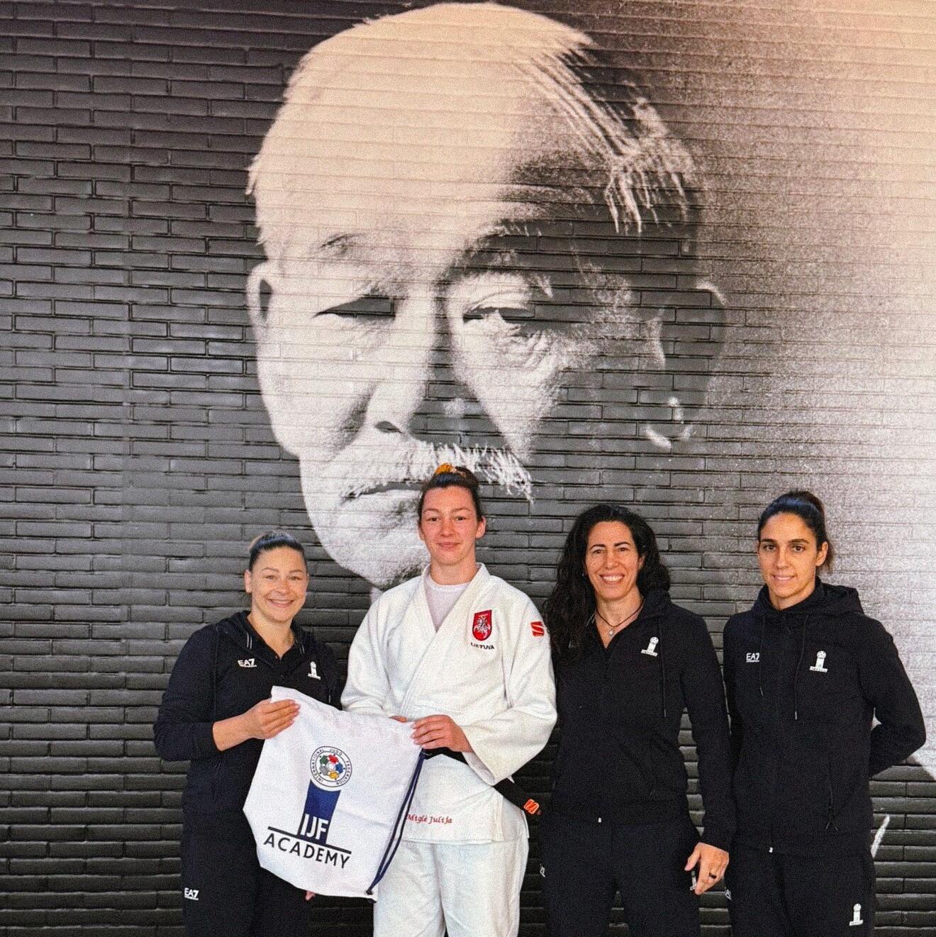 Lygis: IJF akademijos praktinės sesijos, kurioje dalyvavo trenerės iš keturiolikos šalių, egzaminus M. J. Dudėnaitė išlaikė puikiai.