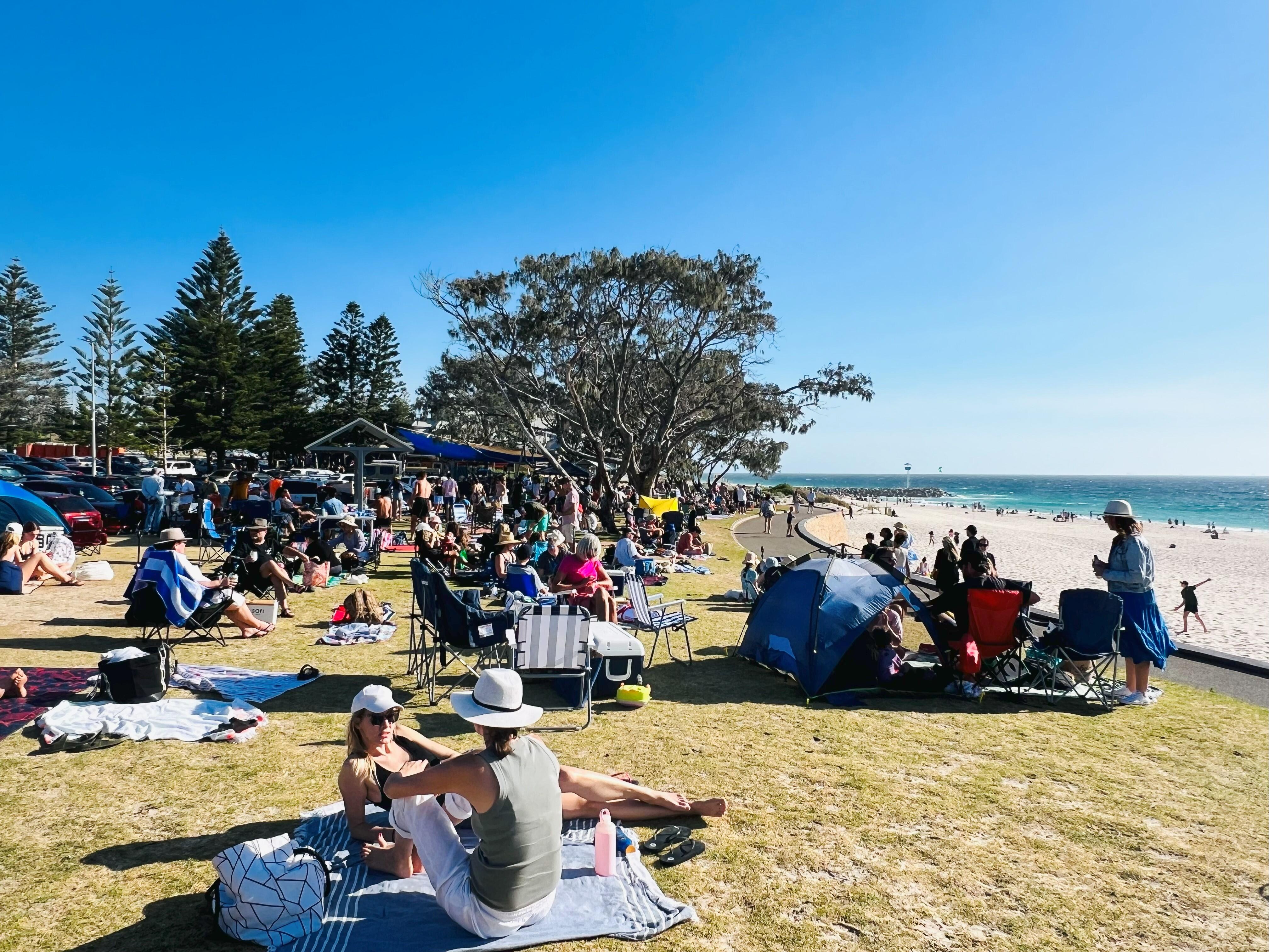 Pomėgiai: Vakarų Australijos pakrantėje žmonės mėgsta leisti laiką gamtoje, rengti piknikus.