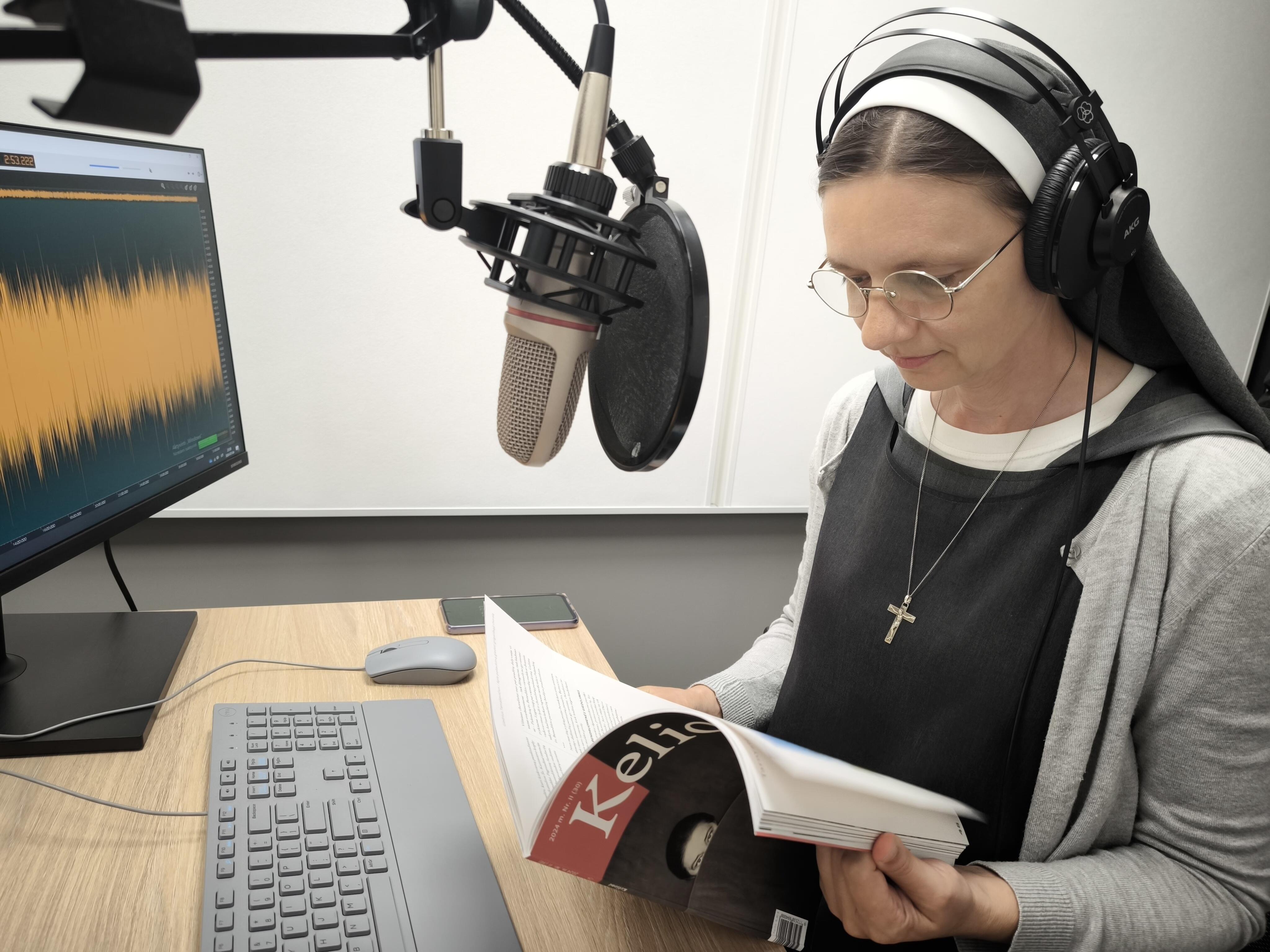 Tarnystė: žurnalo „Kelionė“ garsinimas audiosensorinėje bibliotekoje.