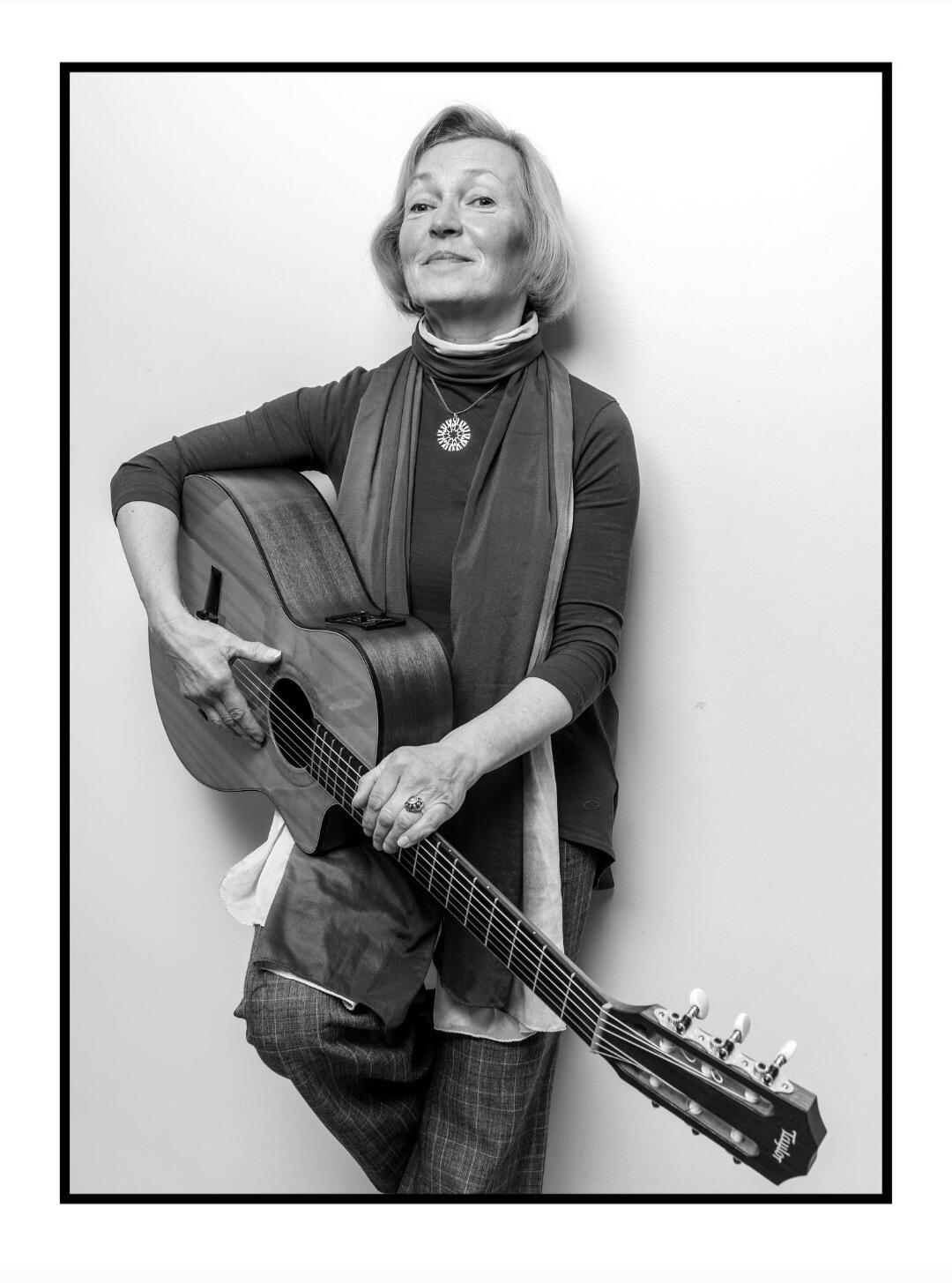 Prisistatymas: I. Papečkytė, kaip kiekvienas atlikėjas, atvykęs į muzikos ir dailės festivalį „Bildes“, turėjo nusifotografuoti – tai tarsi vizitinė kortelė.