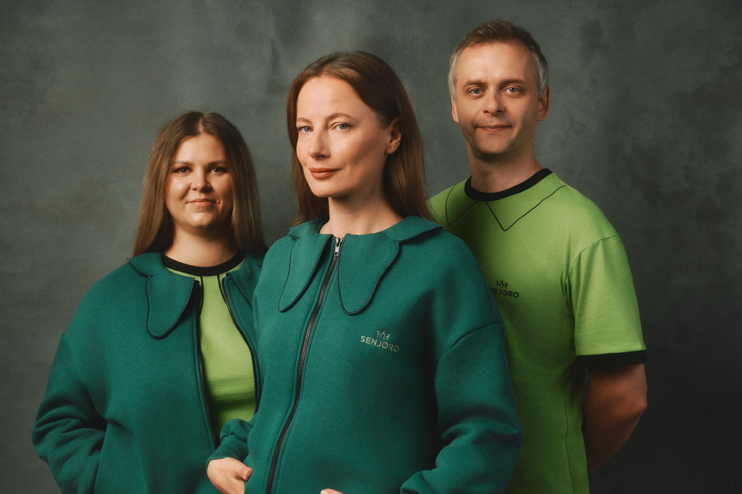 Stilius: individualios priežiūros darbuotojų apranga sukurta bendradarbiaujant su dizainere A. Kuzmickaite (centre). 