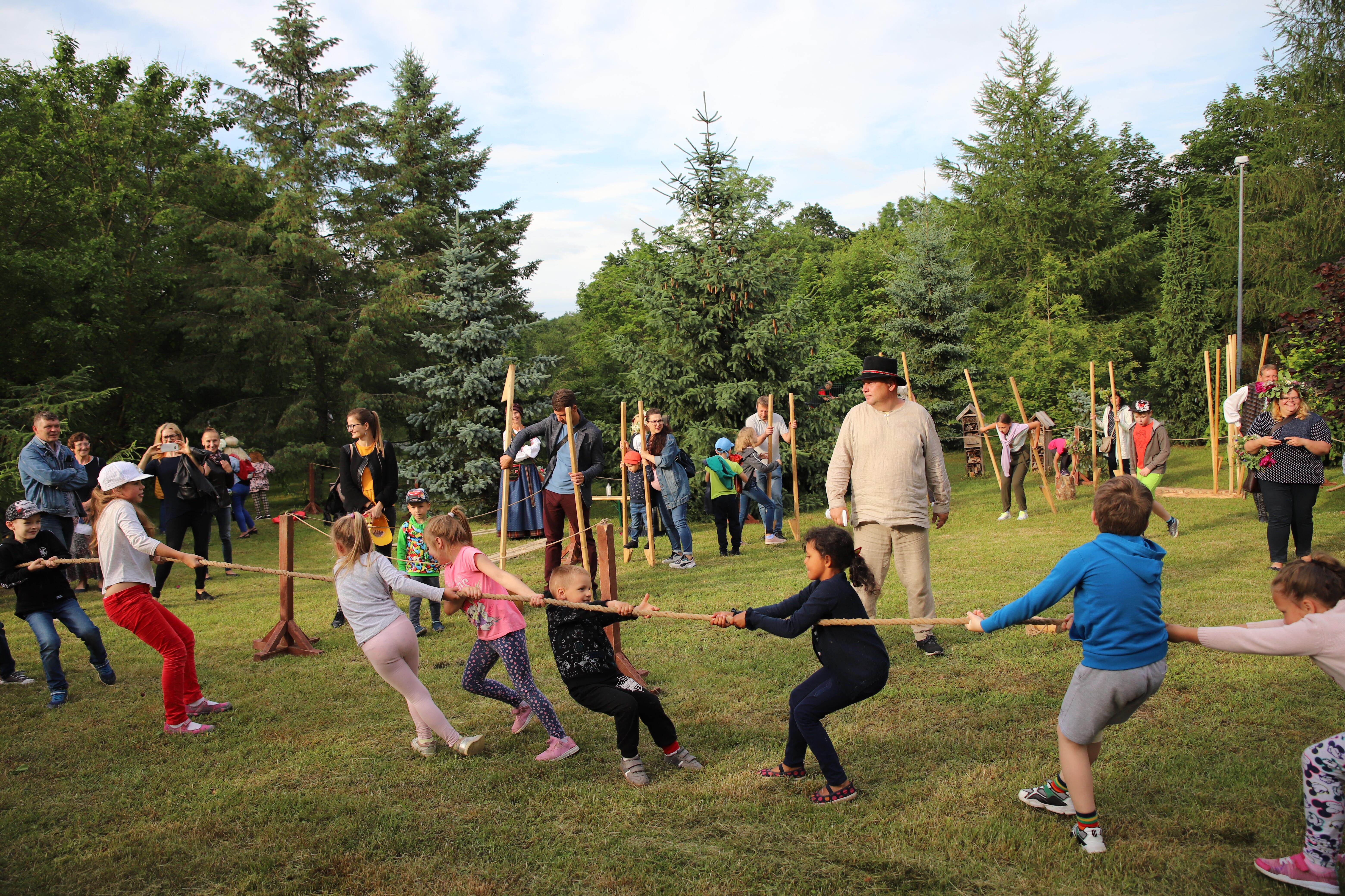 Pramogos: etnožaidimų dalyvius įtraukia pašėlęs azartas – čia nestinga nei fizinės veiklos, nei varžytuvių dvasios.