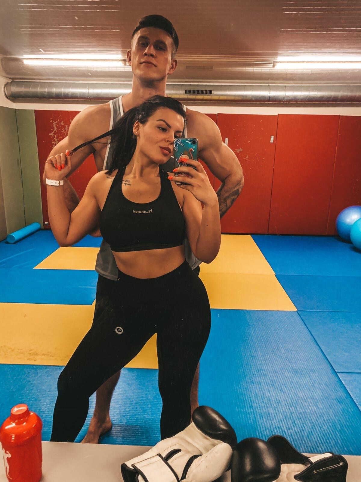 Atokvėpis: po intensyvios bokso treniruotės su sužadėtine Meda.