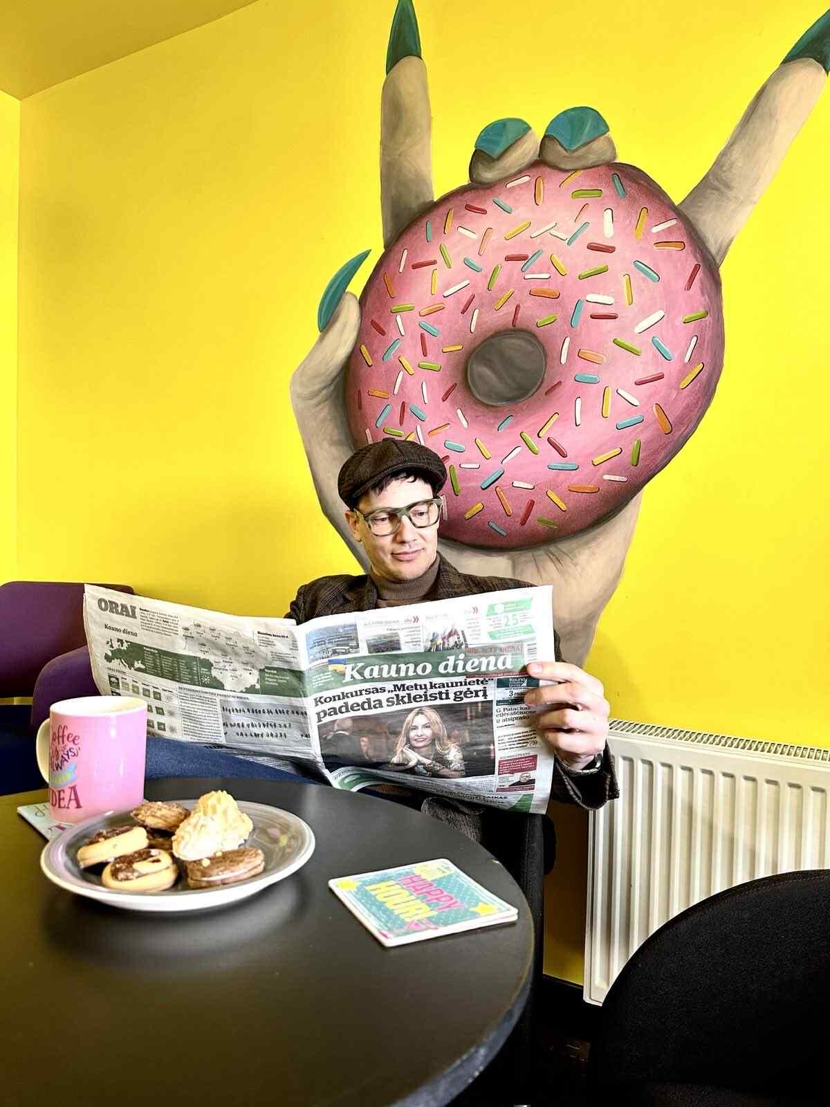 Situacija: pirmąją lapkričio savaitę abu M. Skukausko valdomi viešbučiai buvo perpildyti.