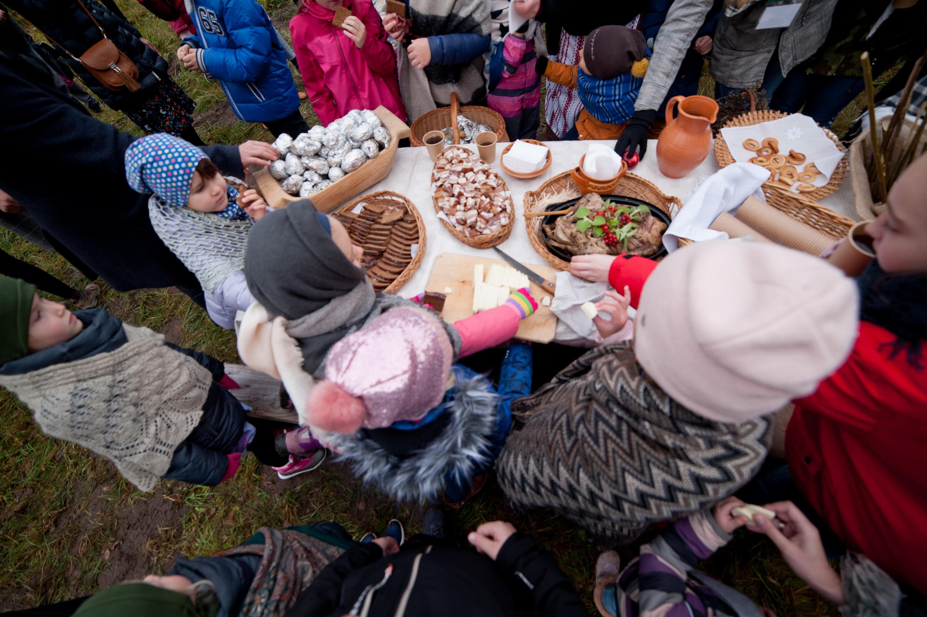 Vaišės: šventė – ne tik sielai, bet ir skrandžiui. Nors piemenukų valgiai buvo neįmantrūs, gaspadinės jas paįvairindavo.