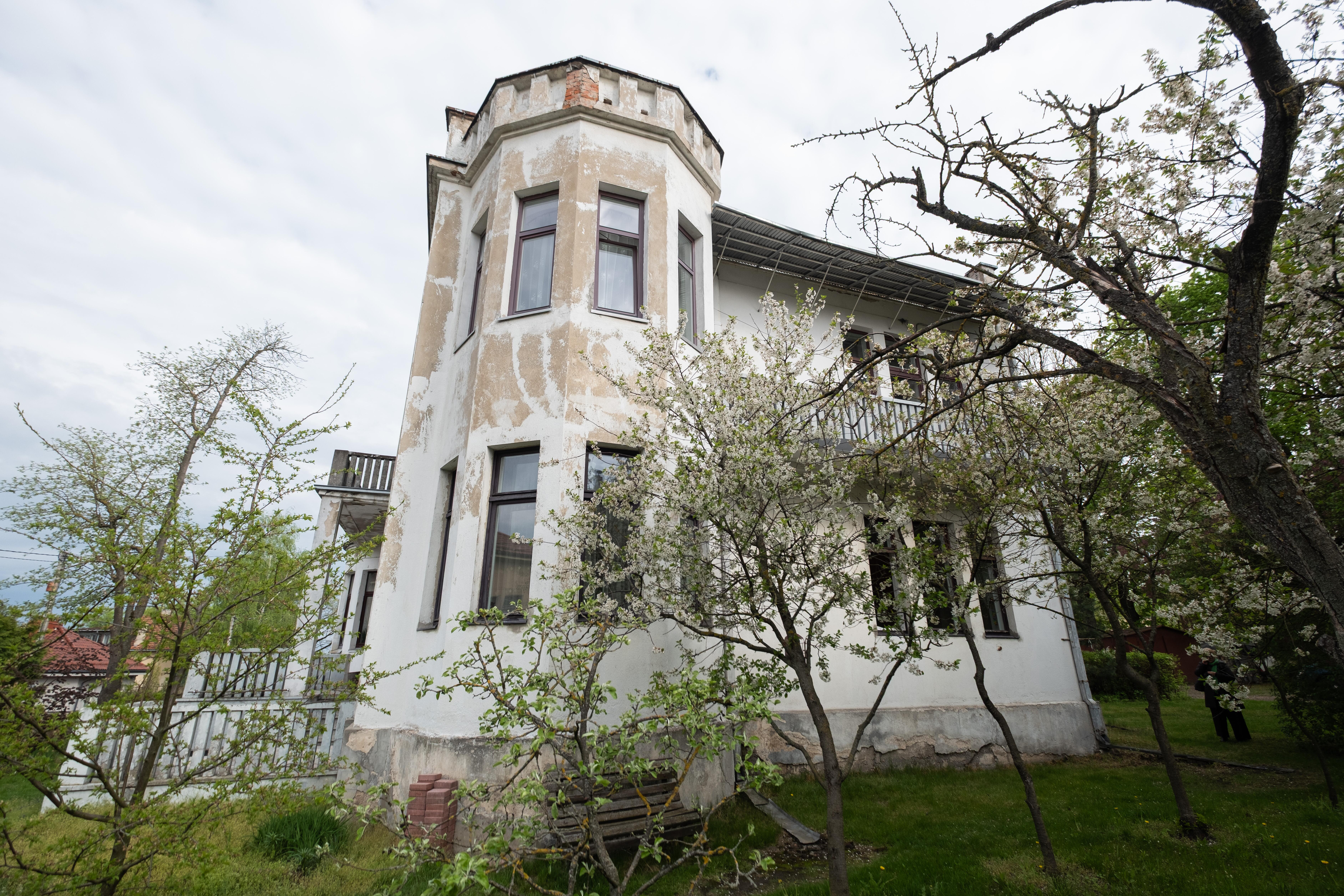 Lemtis: viename prabangiausių namų to meto Kaune, architekto Felikso Vizbaro projektuotoje viloje „Eglutė“, jo šeimininko – signataro, diplomato P. Klimo – šeima taip ir neapsigyveno.