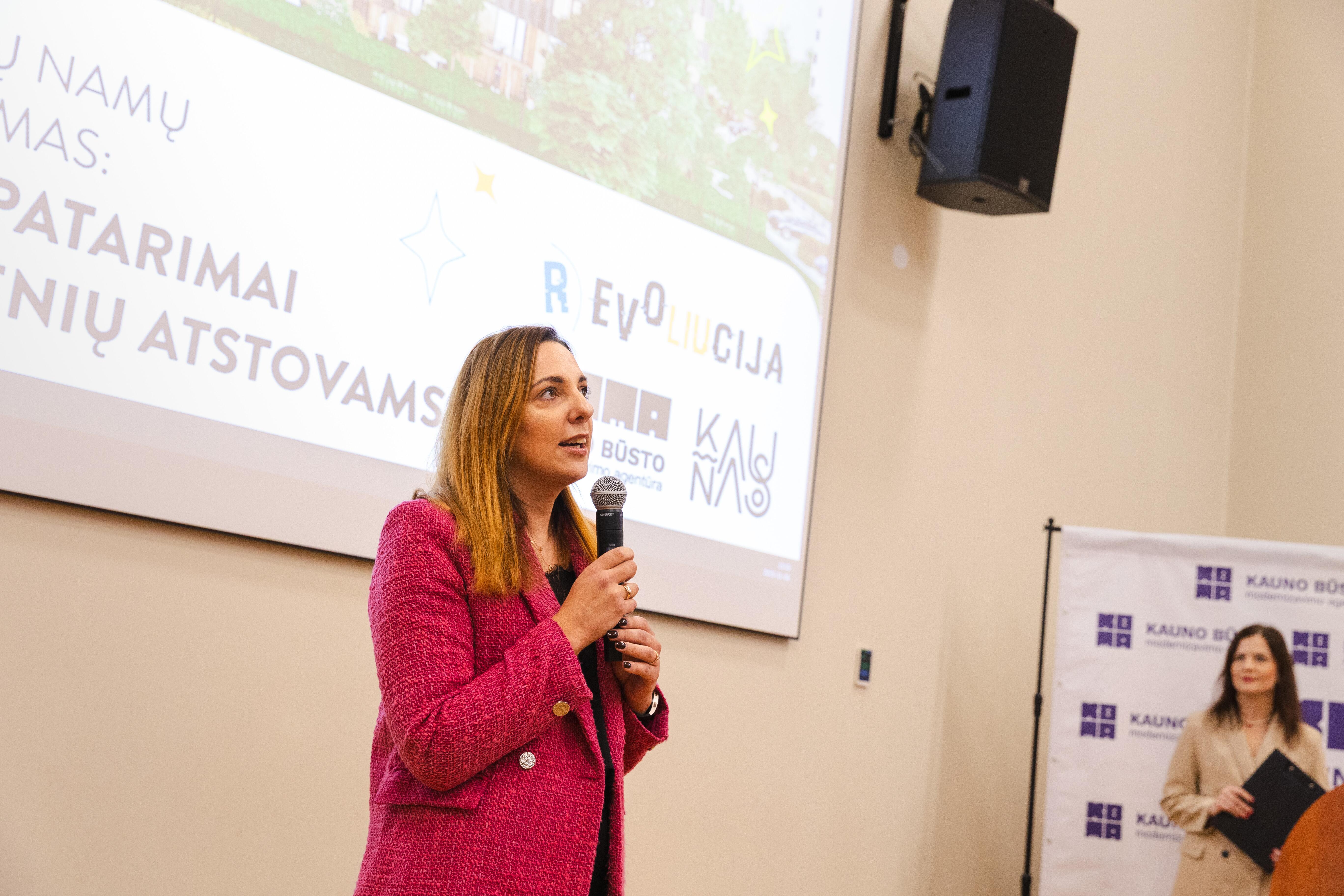 Naudinga: seminaro metu žiniomis dalijosi net penki pranešėjai. Dalyviai galėjo daugiau sužinoti apie tai, kuo KBMA gali padėti bendruomenėms modernizacijos procese.