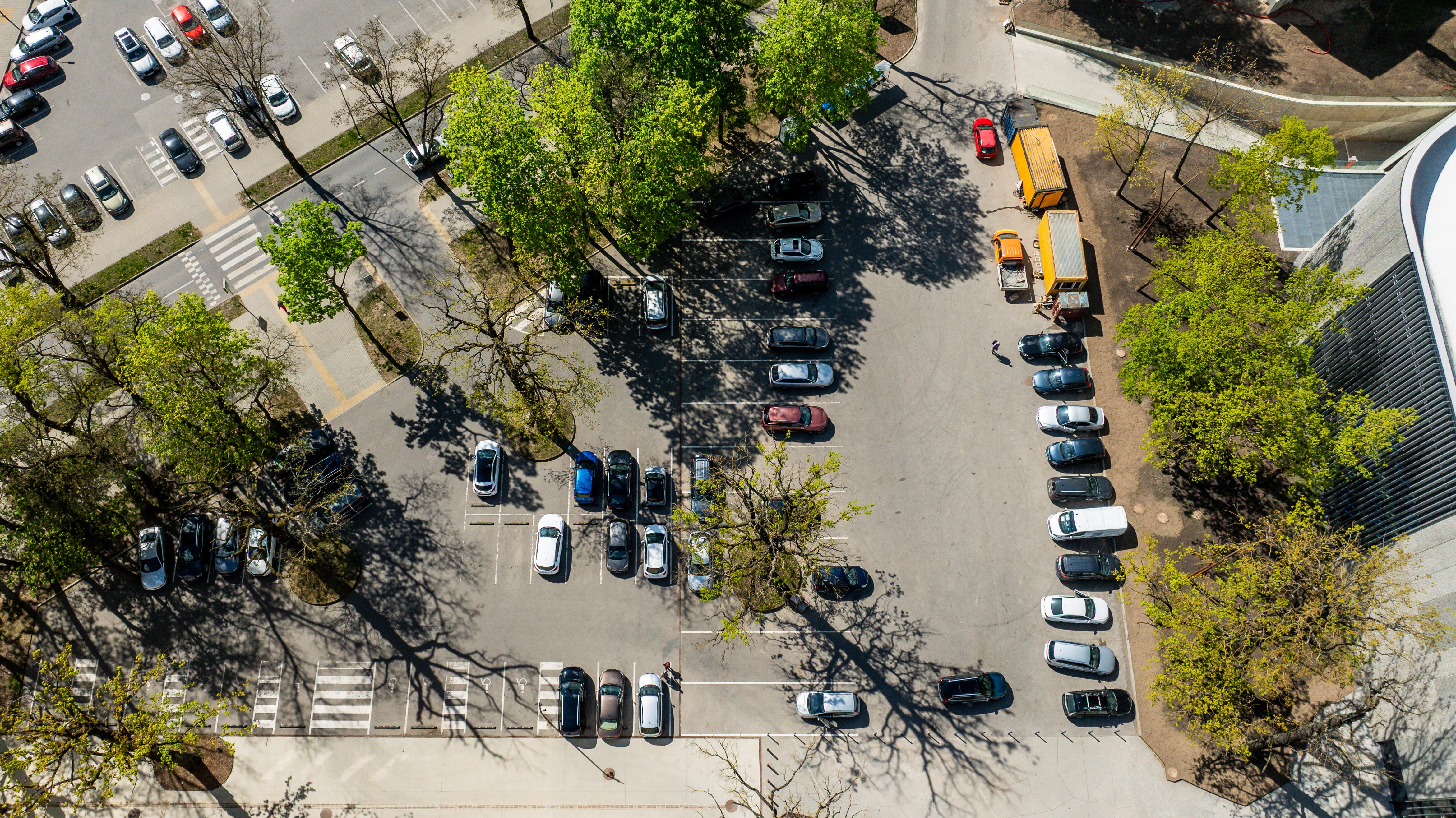 Patvirtinta: vietinė rinkliava už automobilio statymą bus renkama Žaliakalnio dalyje – Perkūno alėjos ir aplinkinių gatvelių kvartale.  