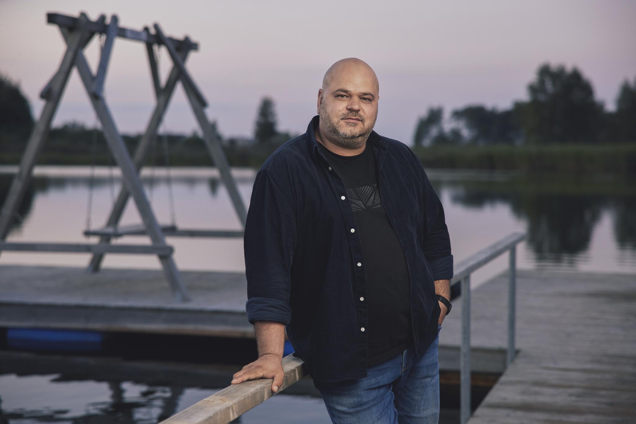 Vydmantų bendruomenės pirmininkas Simas Končius kartu su aktyvia bendruomene rūpinasi, kad įsirengtų tai, ko bendruomenei labiausiai reikia.