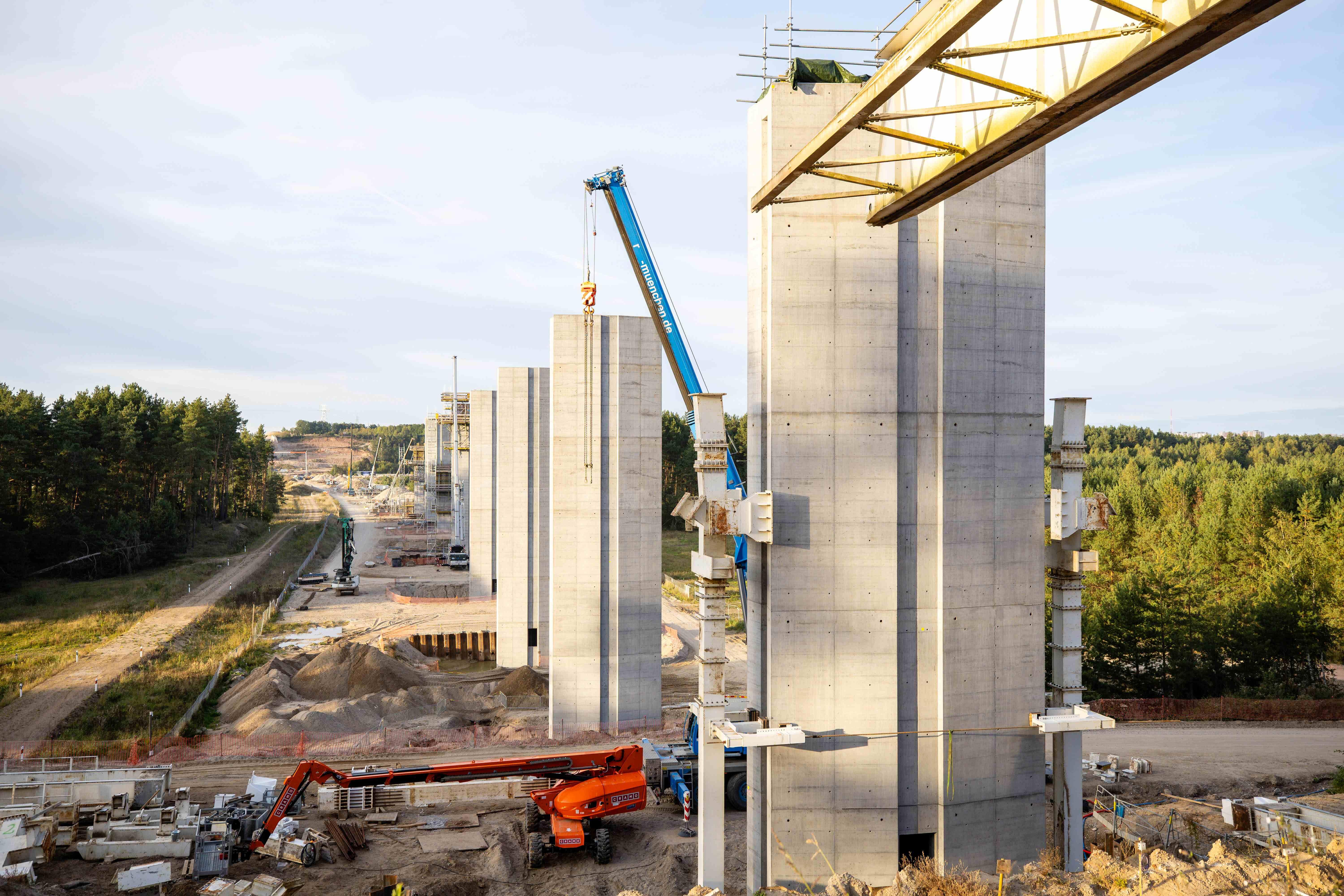 Tilto per Nerį statyba