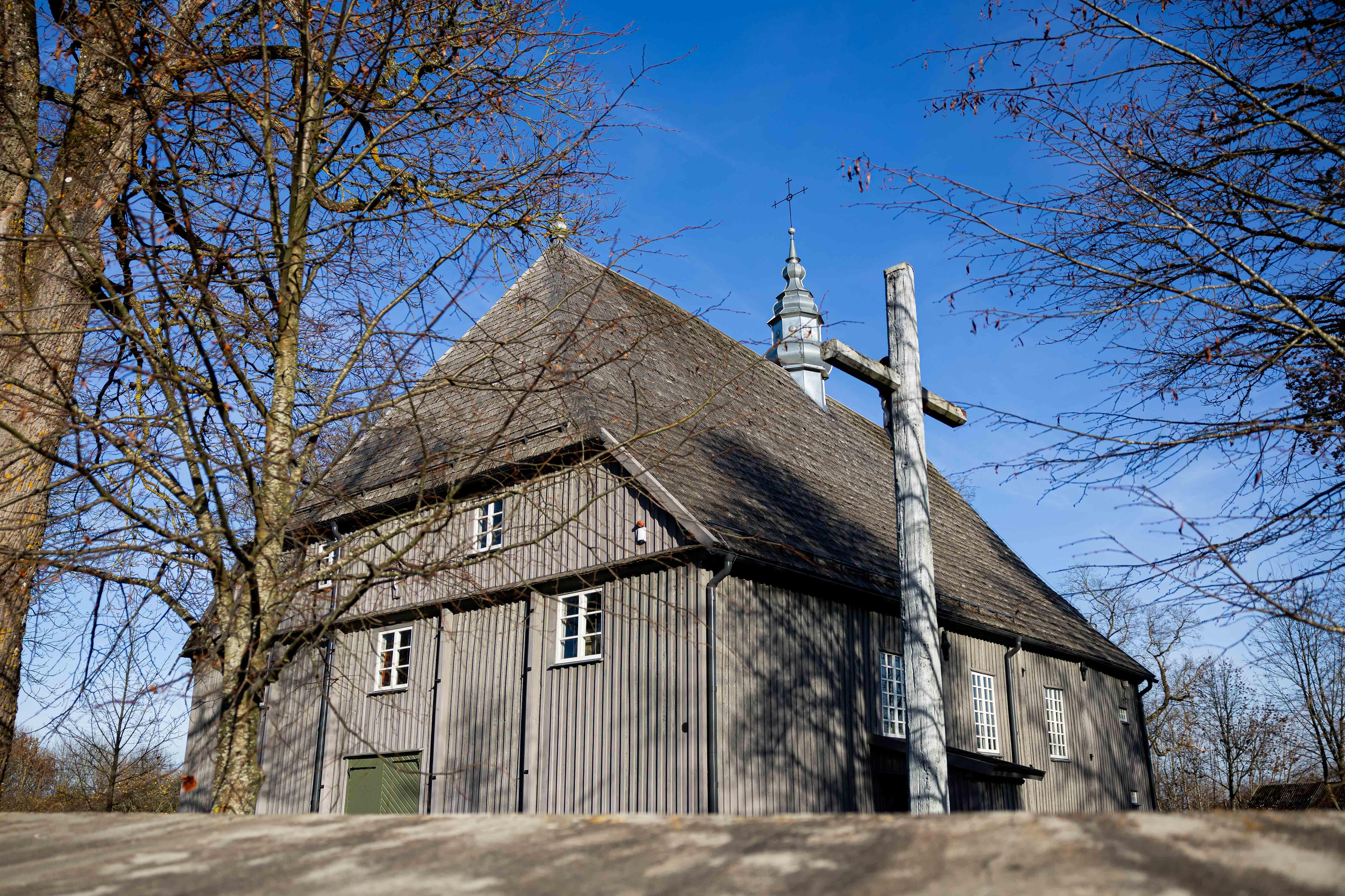 Unikali, medinė Švč. Trejybės bažnyčia – Pikelių bendruomenės pasididžiavimas. 