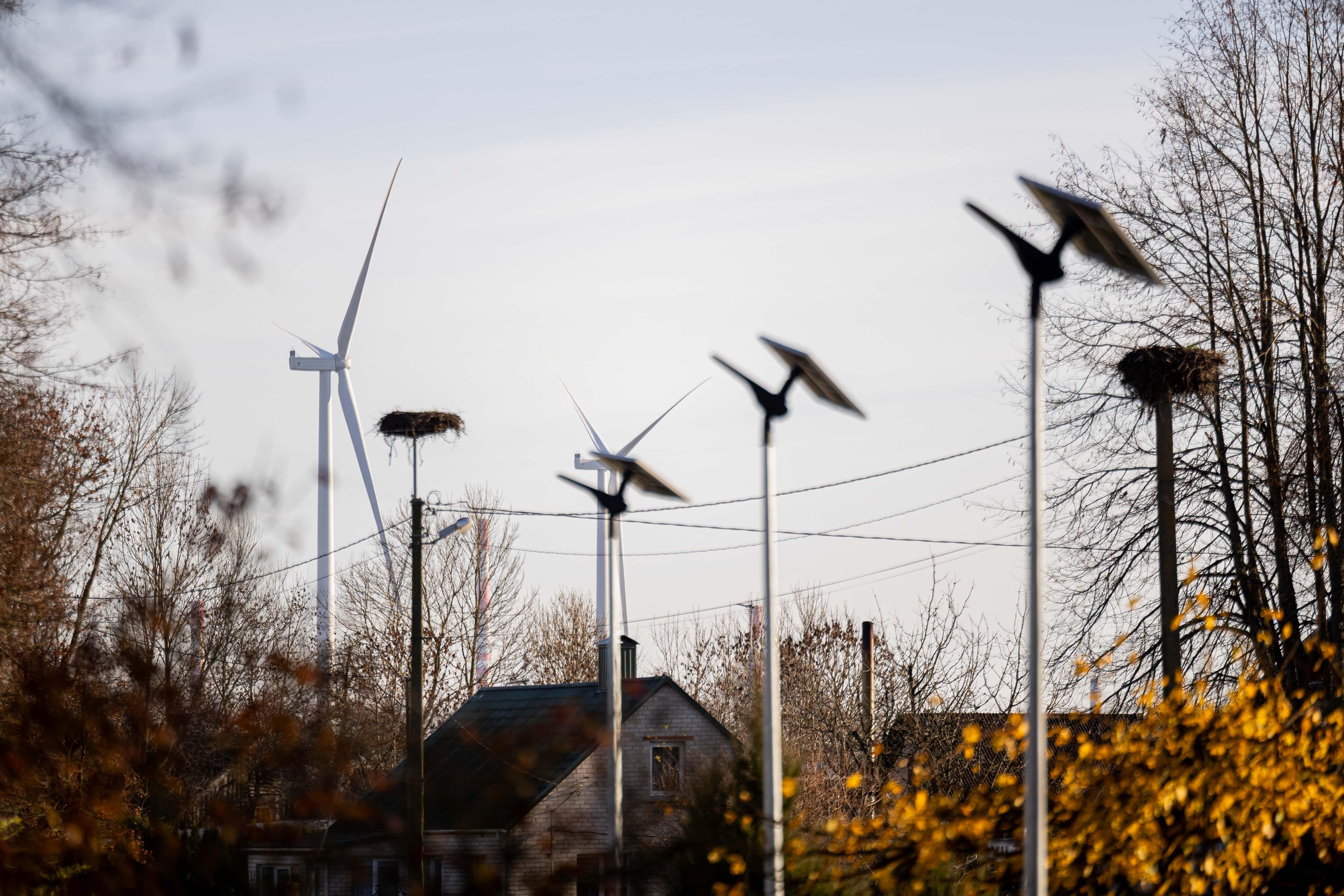Tokiose vietovėse kaip Pikeliai ar Lūšė ypač aiškiai matyti, kad atsinaujinanti energetika gali harmoningai derėti su žmonių bendryste.
