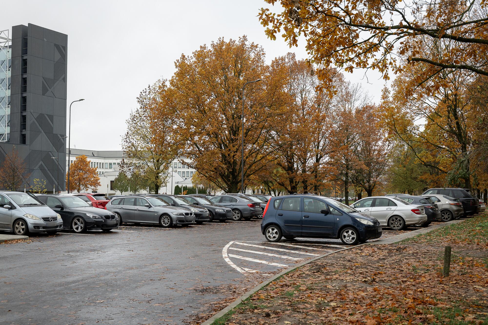 Parkavimas: Studentų miestelio prieigose, netoli KTU „Santakos“ slėnio (K. Baršausko g. 59), miesto savivaldybė įrengė naują automobilių stovėjimo aikštelę. 