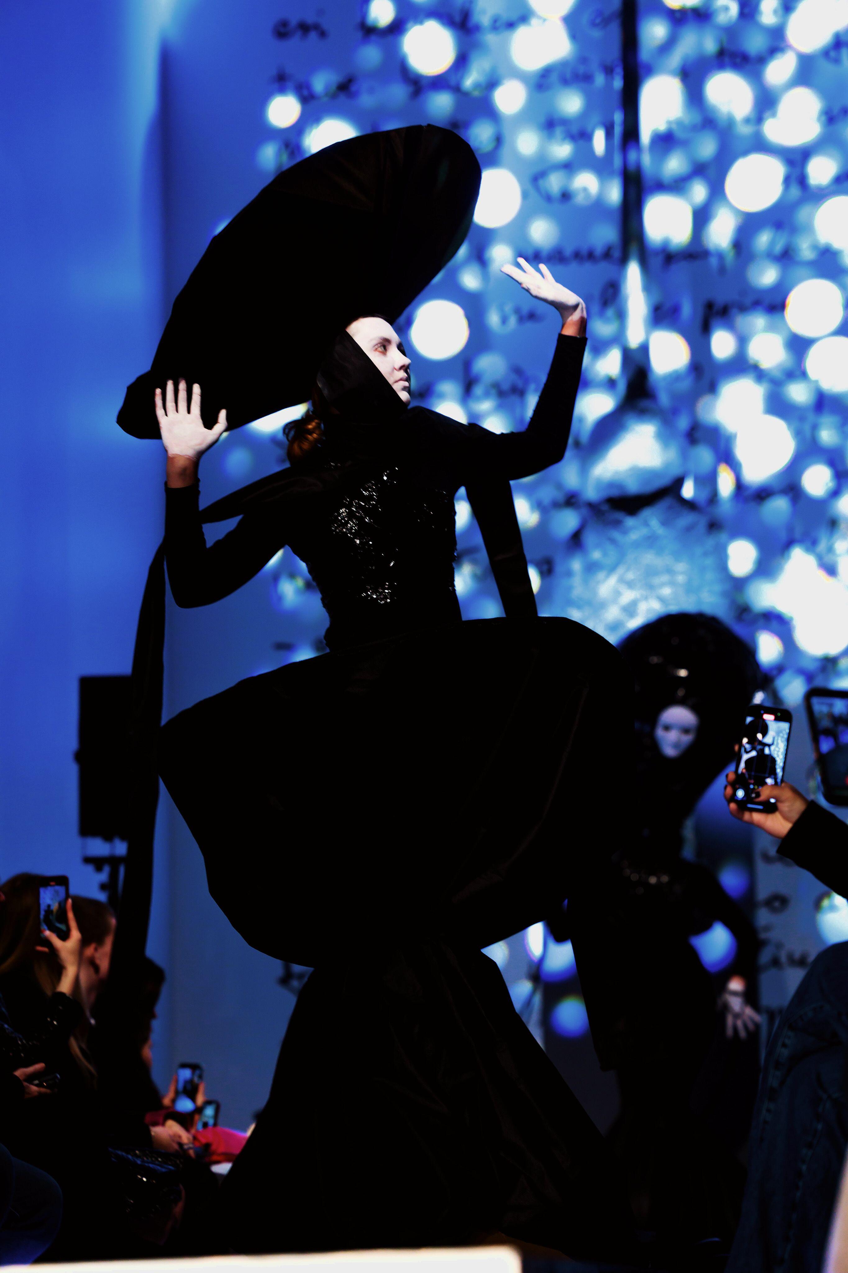 Džiaugsmas: E. Danieliūtė neslėpė, kad jai labai įdomu ir gera matyti, kaip skirtingai žmonės reaguoja į jos kolekciją.