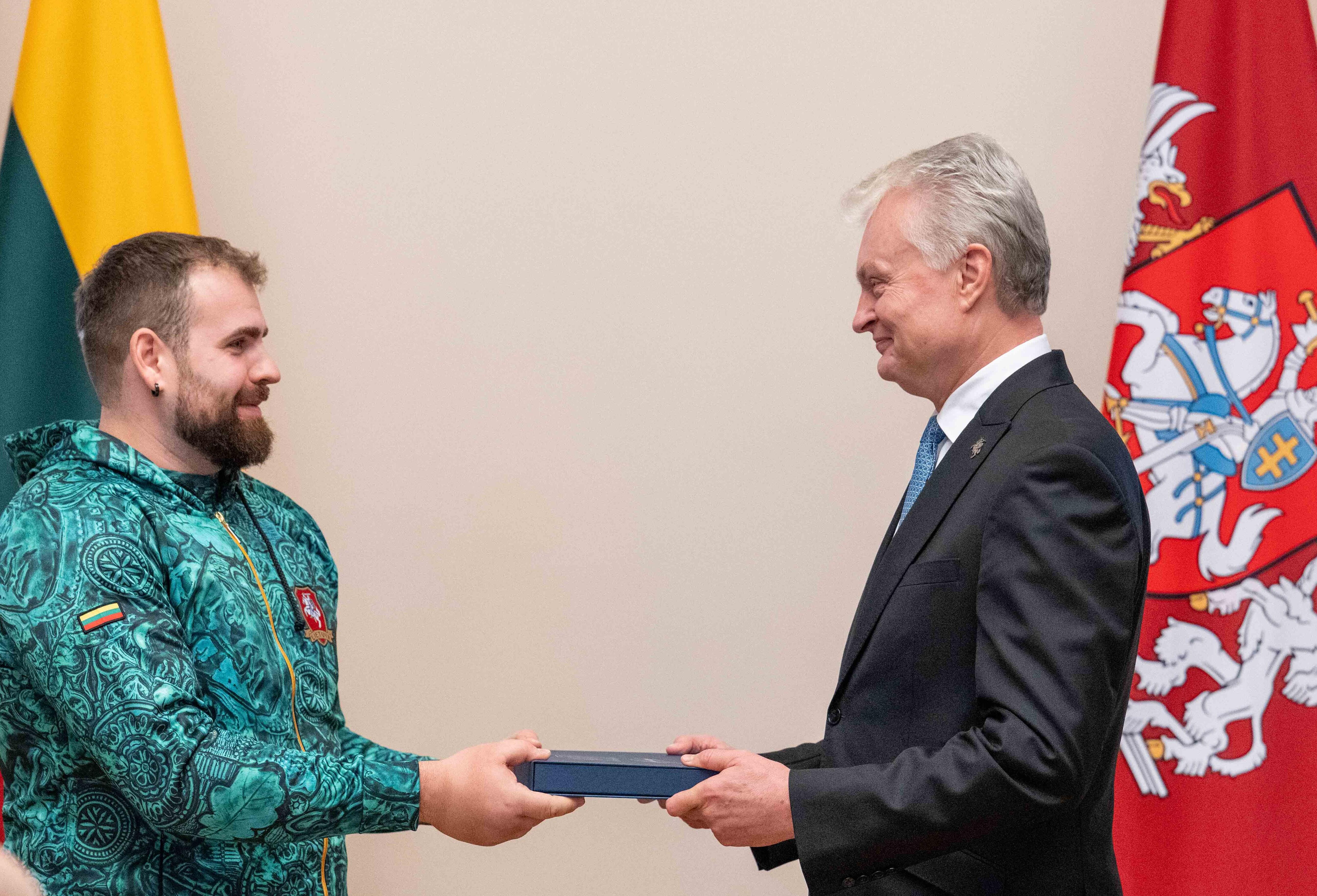 Misija: prezidento G. Nausėdos įteiktą Lietuvos trispalvę rinktinės kapitonas V. Ivaškevičius neš deflimpiados atidarymo parade.