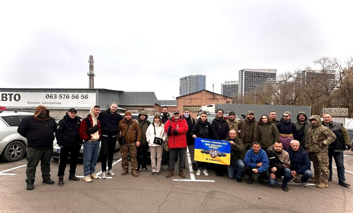 Subūrė: į pagalbą gabenant paramą Ukrainai susirinko daugybė vienas kito nepažinojusių žmonių, kurie kelionėje veikė it vieninga komanda.