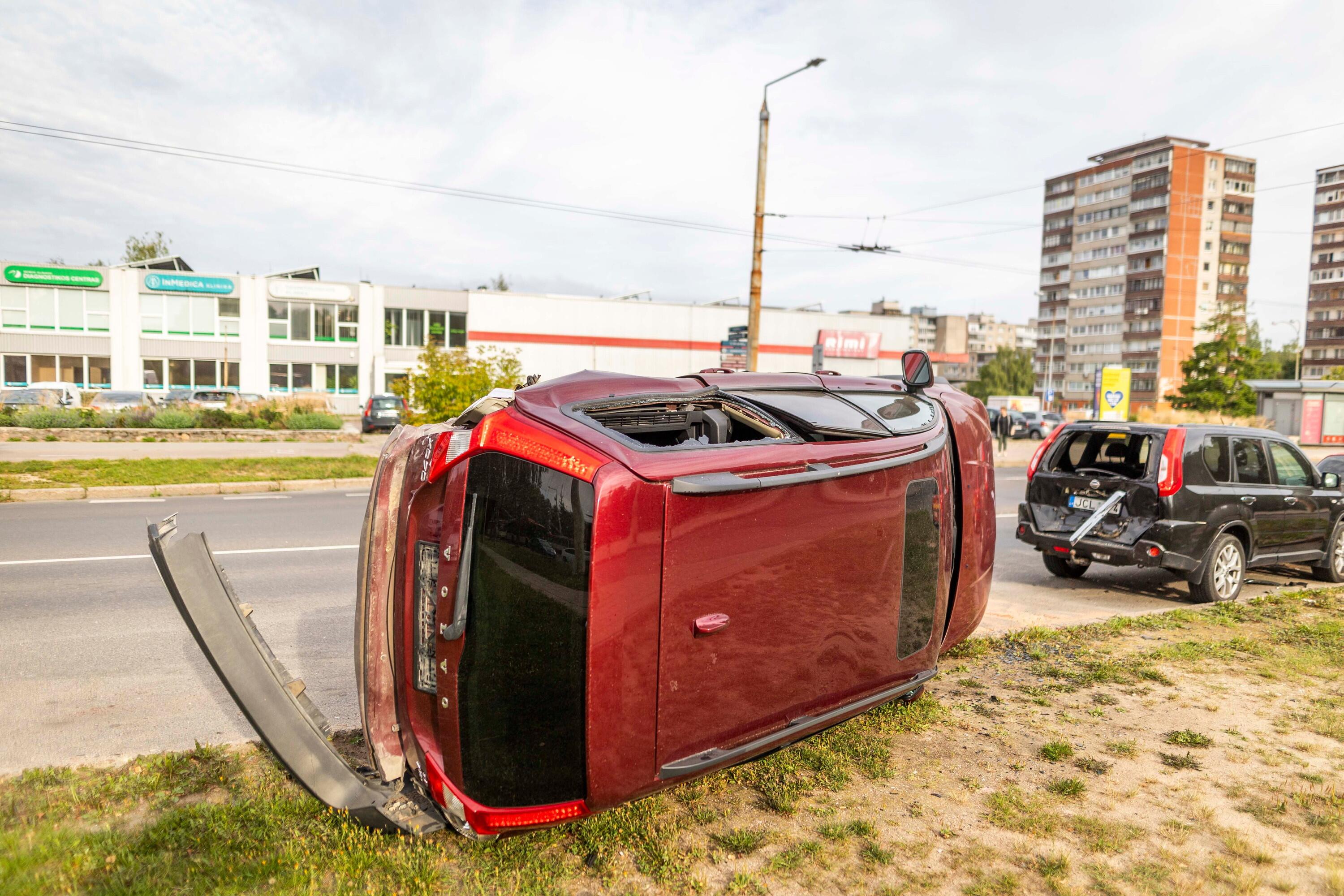 Trūkumas: apsivertus ar kitaip apgadinus savo automobilį dėl savo kaltės „civilinis“ draudimas nepadės.