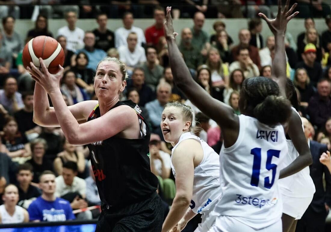 Žvaigždė: belgių lyderė E. Meesseman (kairėje) tikriausiai praleis mačą su lietuvėmis.