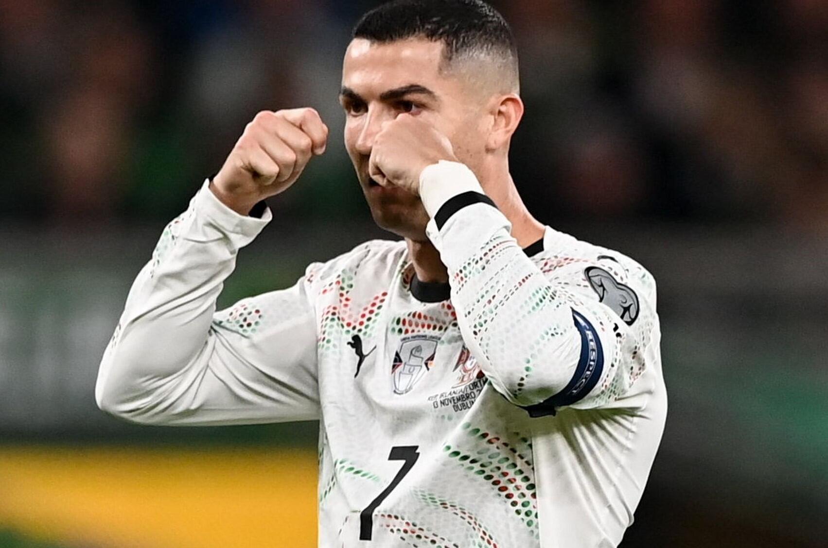 Ironija: C. Ronaldo, per mačą su airiais nubaustas raudona kortele, pasiūlė teisėjui prasikrapštyti akis.