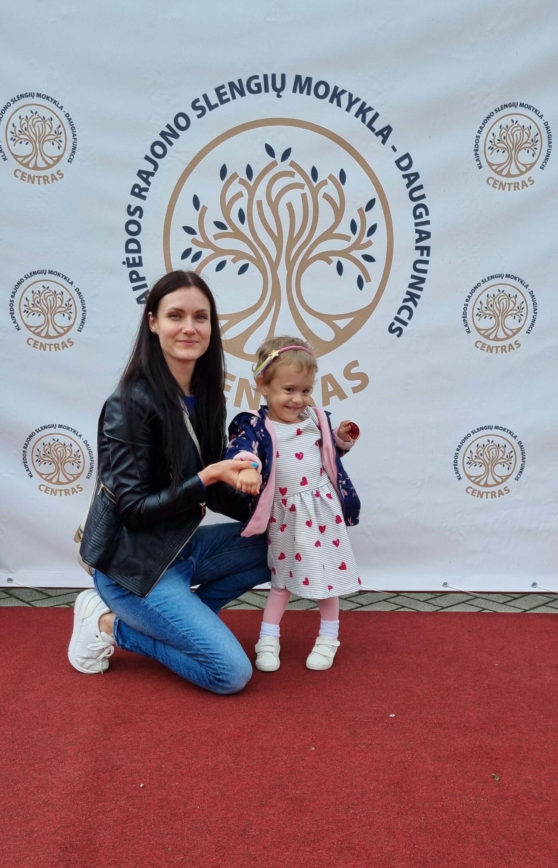 Kova: sunkiai sergančią dukrelę Nikolę auginanti V. Arnotienė įsitikinusi, kad negalia verčia eiti ir kažką daryti.