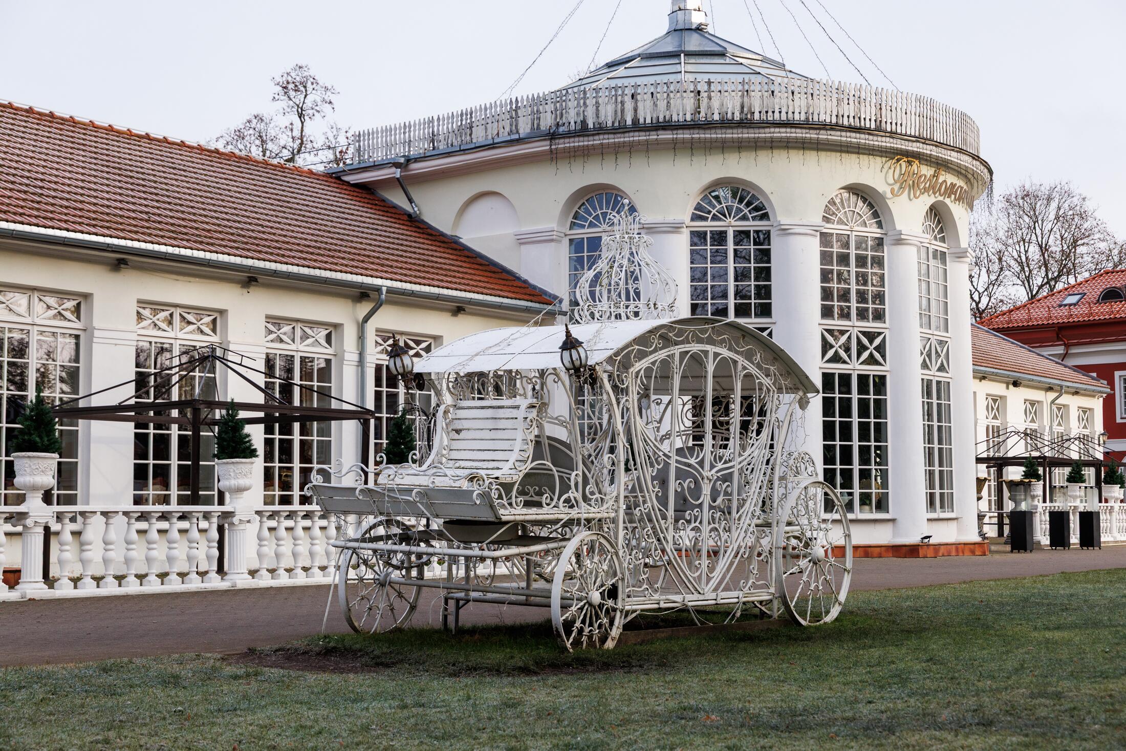 Pasikeis: karieta šventiniu laikotarpiu nušvis girliandomis.