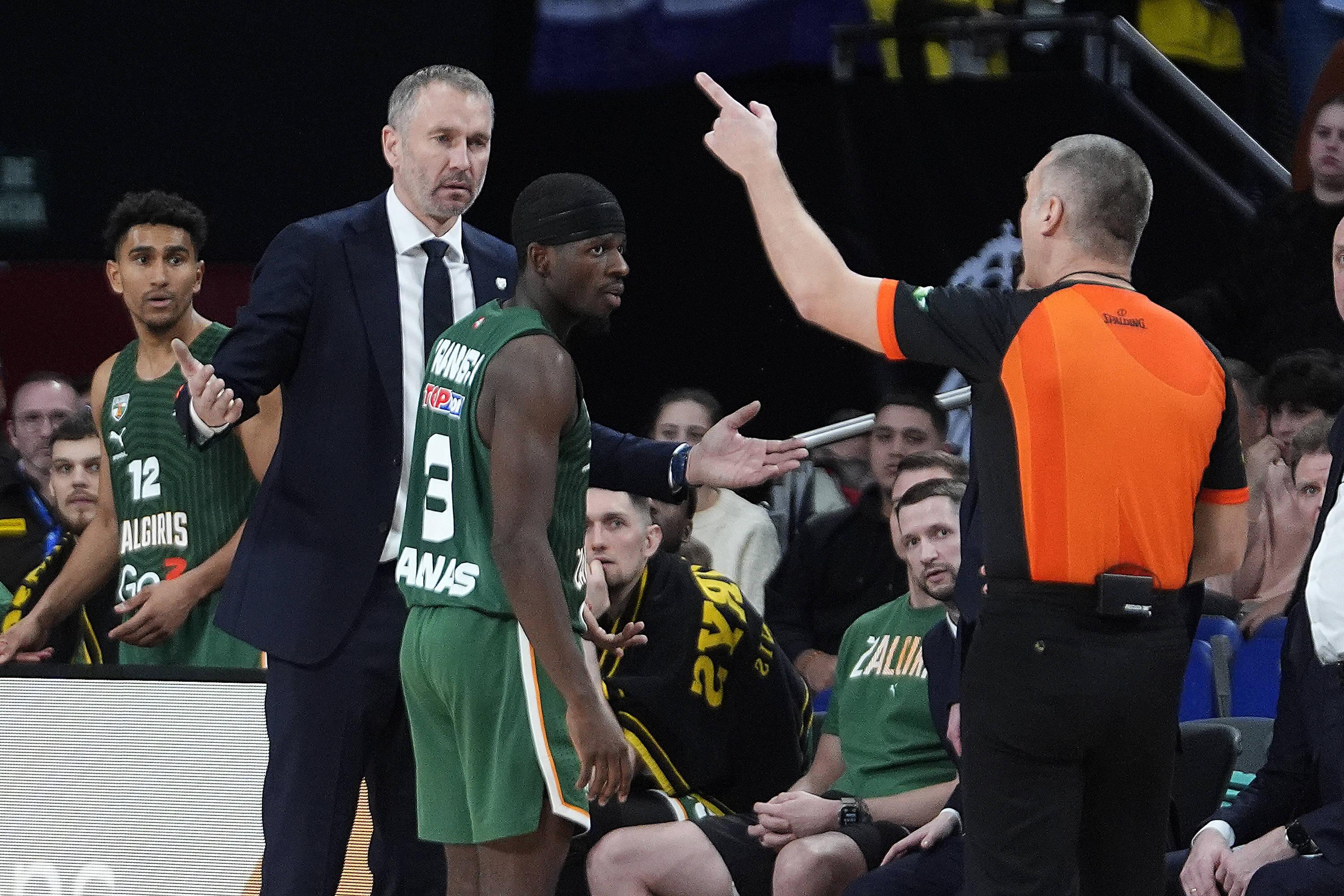 Abejonės: kai kurie teisėjų sprendimai nepatiko nei T. Masiuliui, nei S. Francisco.