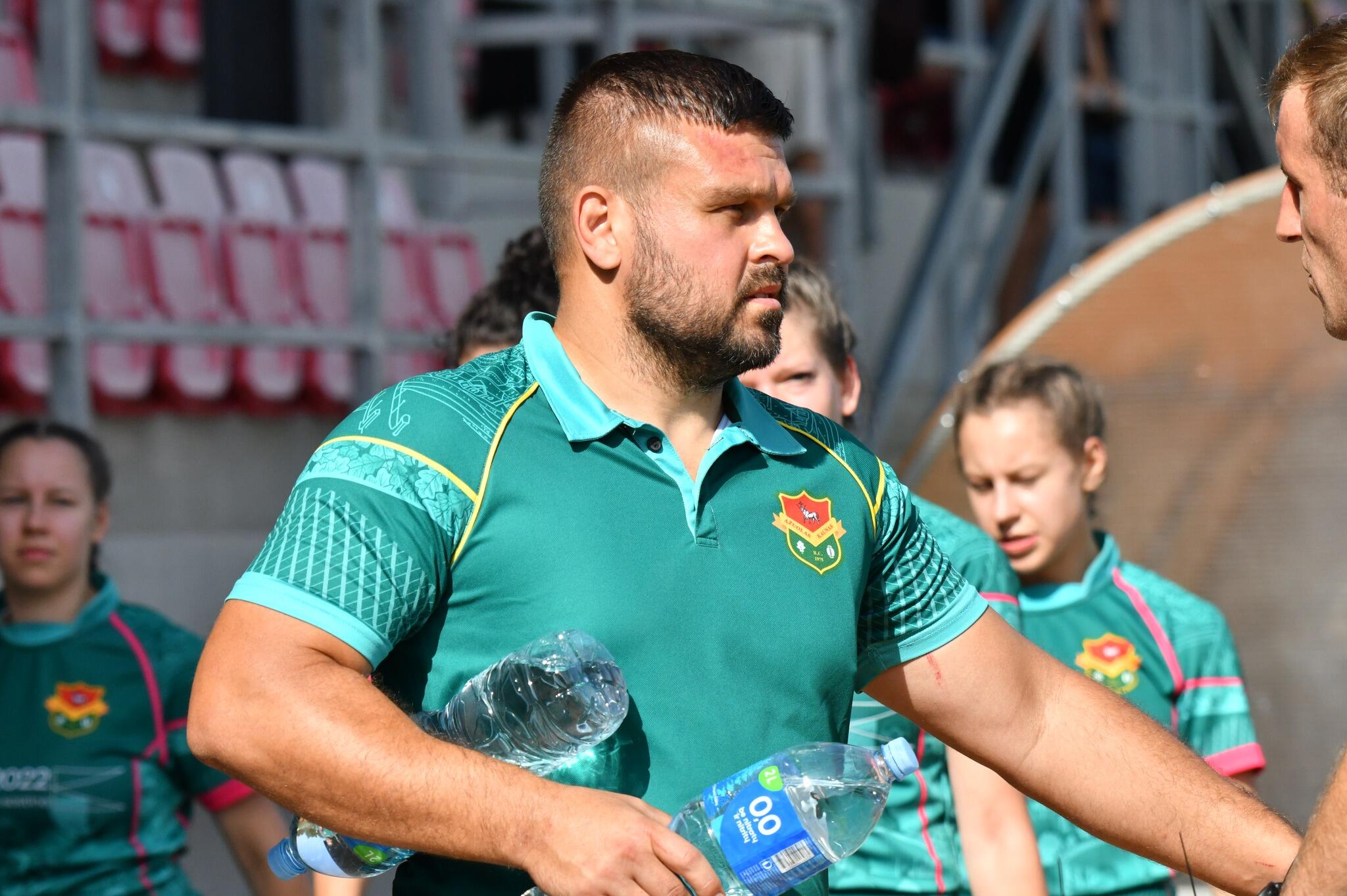 Žaidžiantysis: klubo prezidentas V. Monginas ir pats nevengia stoti į kovos sūkurį.