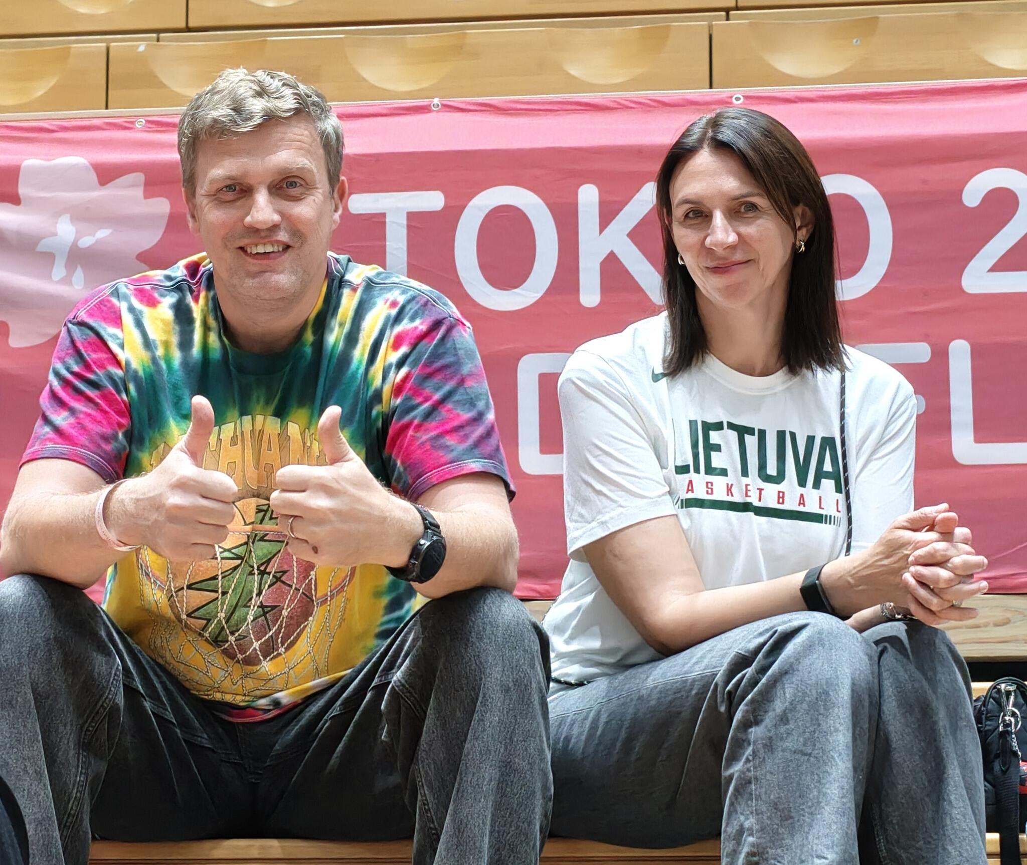 Sirgalius: krepšininkus arenoje palaikė Japonijoje dirbantis Dainius Adomaitis su žmona.