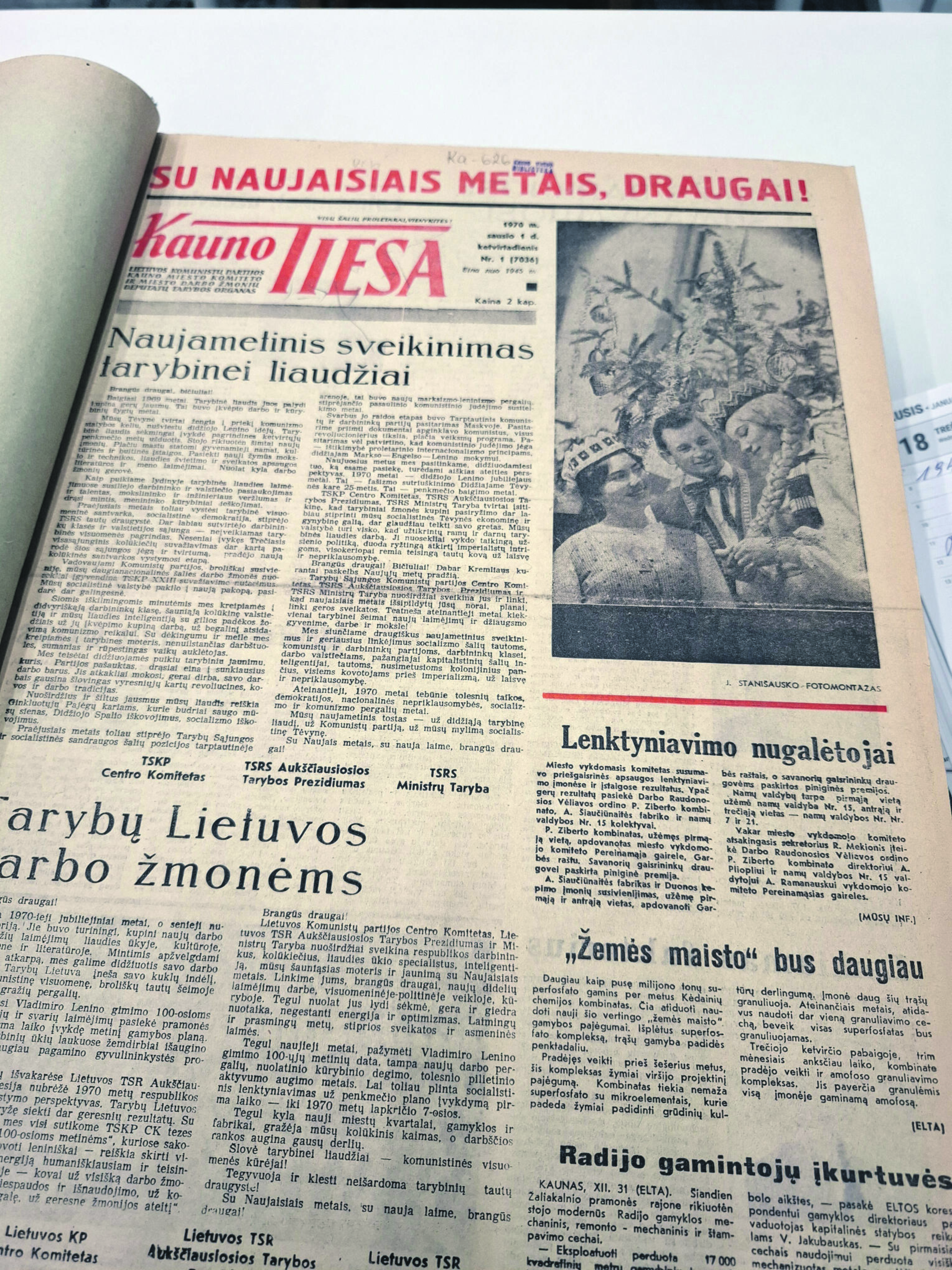 Spalvos: net ir gūdžiais 1970-aisiais pavykdavo laikraštį atspausdinti naudojant raudoną ir žalią spalvas.