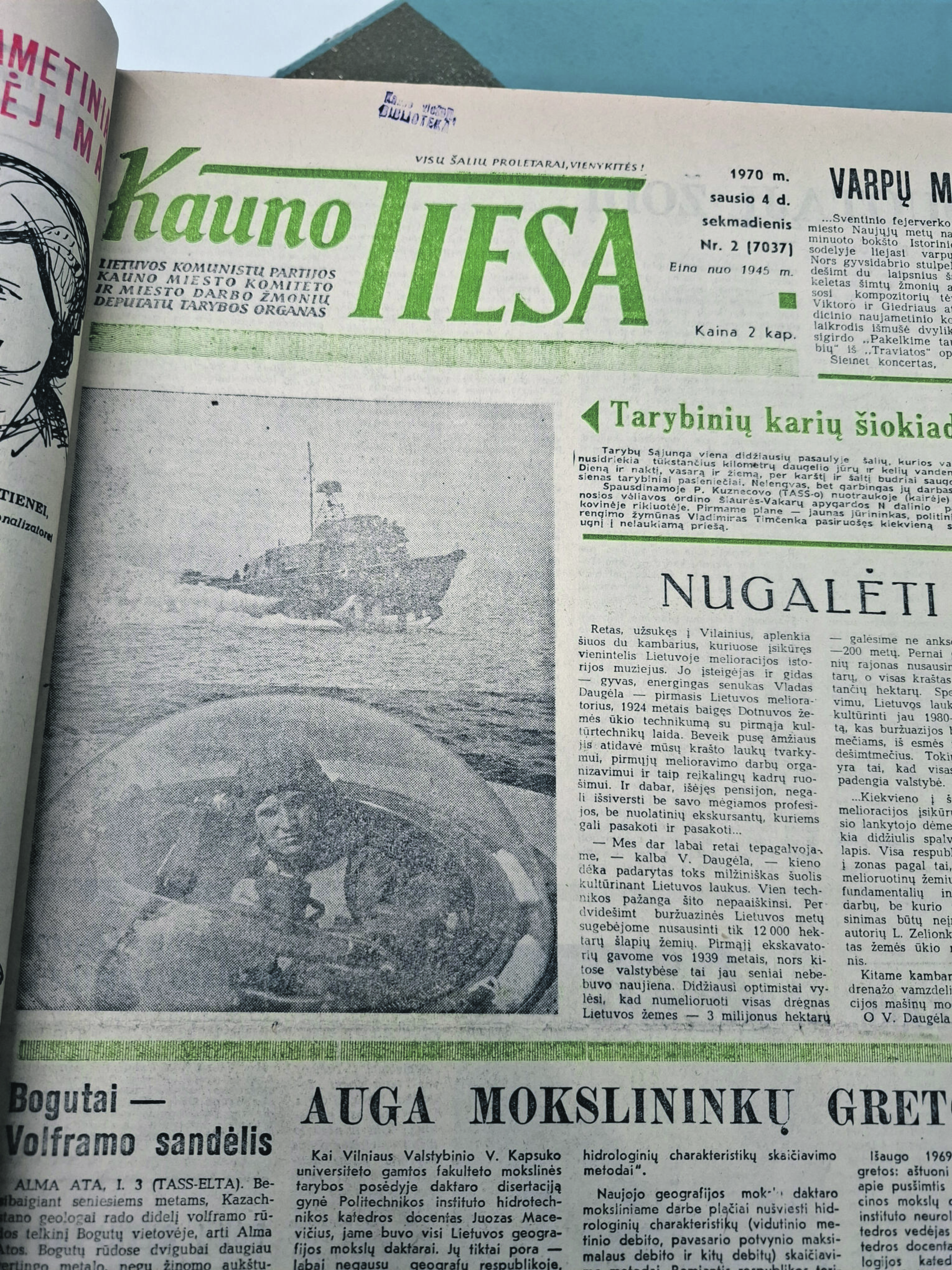 Spalvos: net ir gūdžiais 1970-aisiais pavykdavo laikraštį atspausdinti naudojant raudoną ir žalią spalvas.