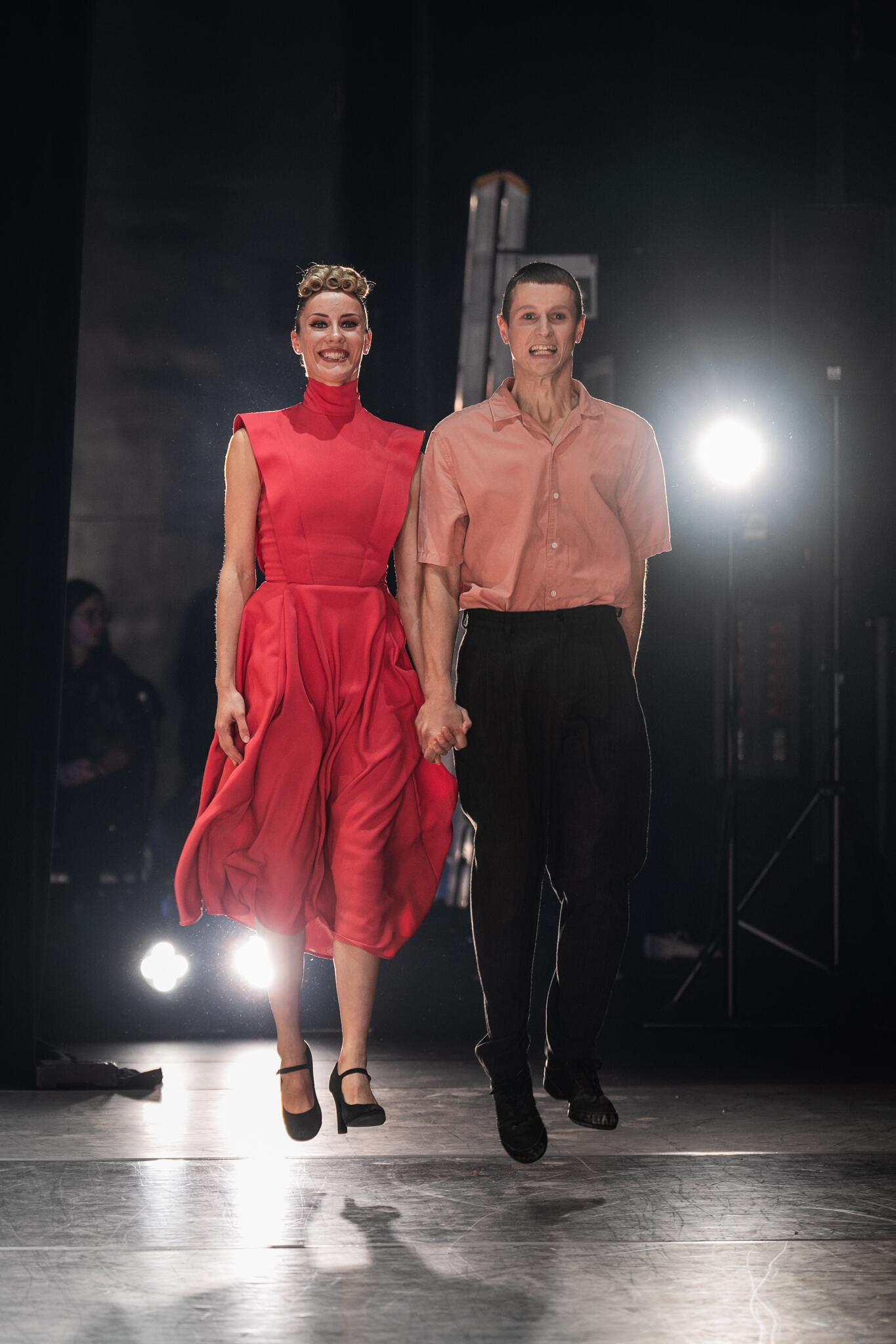 Momentas: A|CH šokio spektaklyje „Jaunystė“ Stefanija sukūrė Mamos vaidmenį, į sceną atnešusi gatvės šokio estetikos ir urban pulso. 