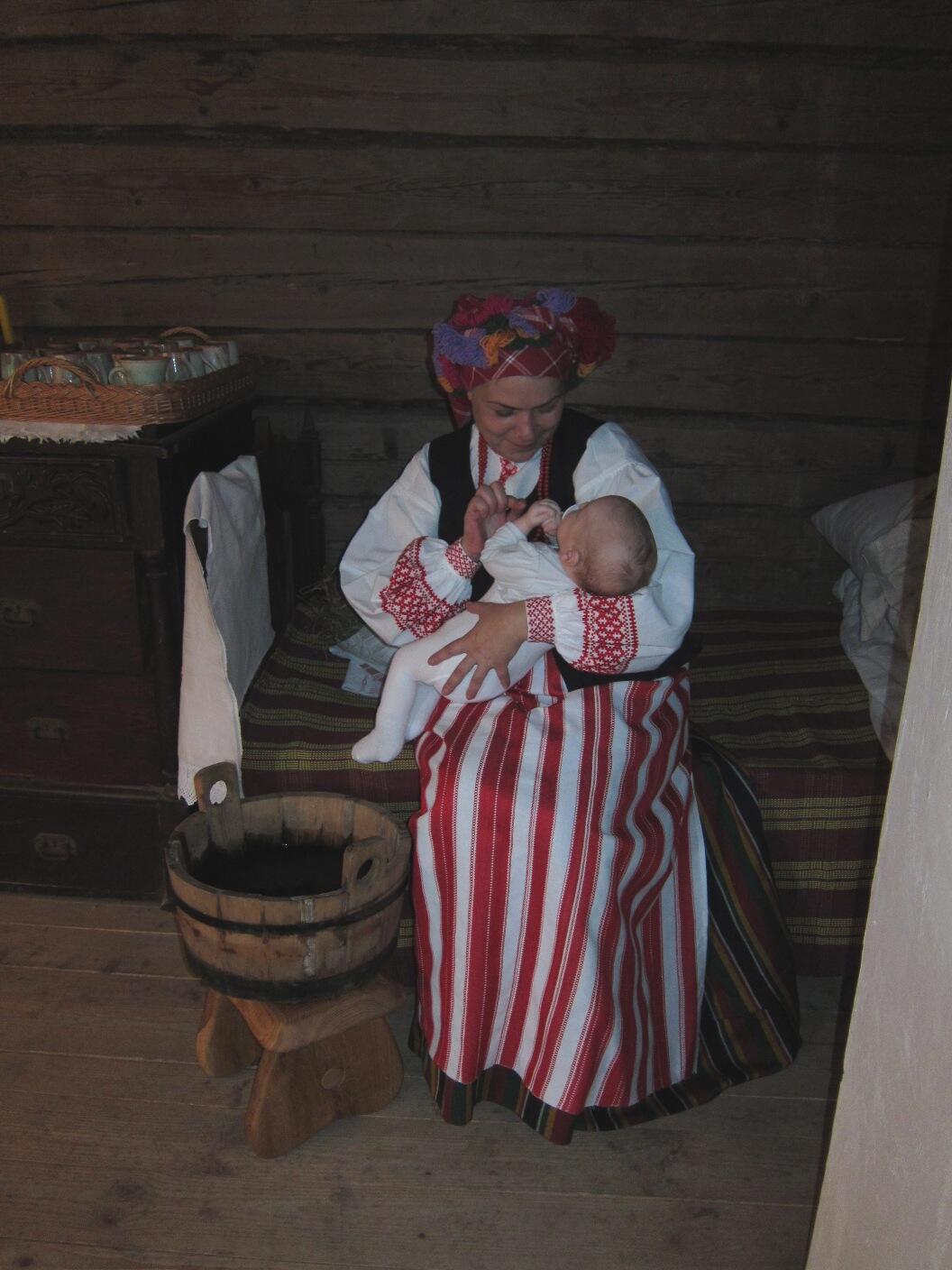 Pareiga: krikštatėviai savo krikšto vaikui tapdavo tarsi antraisiais tėvais – įsipareigodavo būti šalia, kad ir kas nutiktų. Visuose gyvenimo sunkumuose jie turėjo paguosti, patarti, padėti.