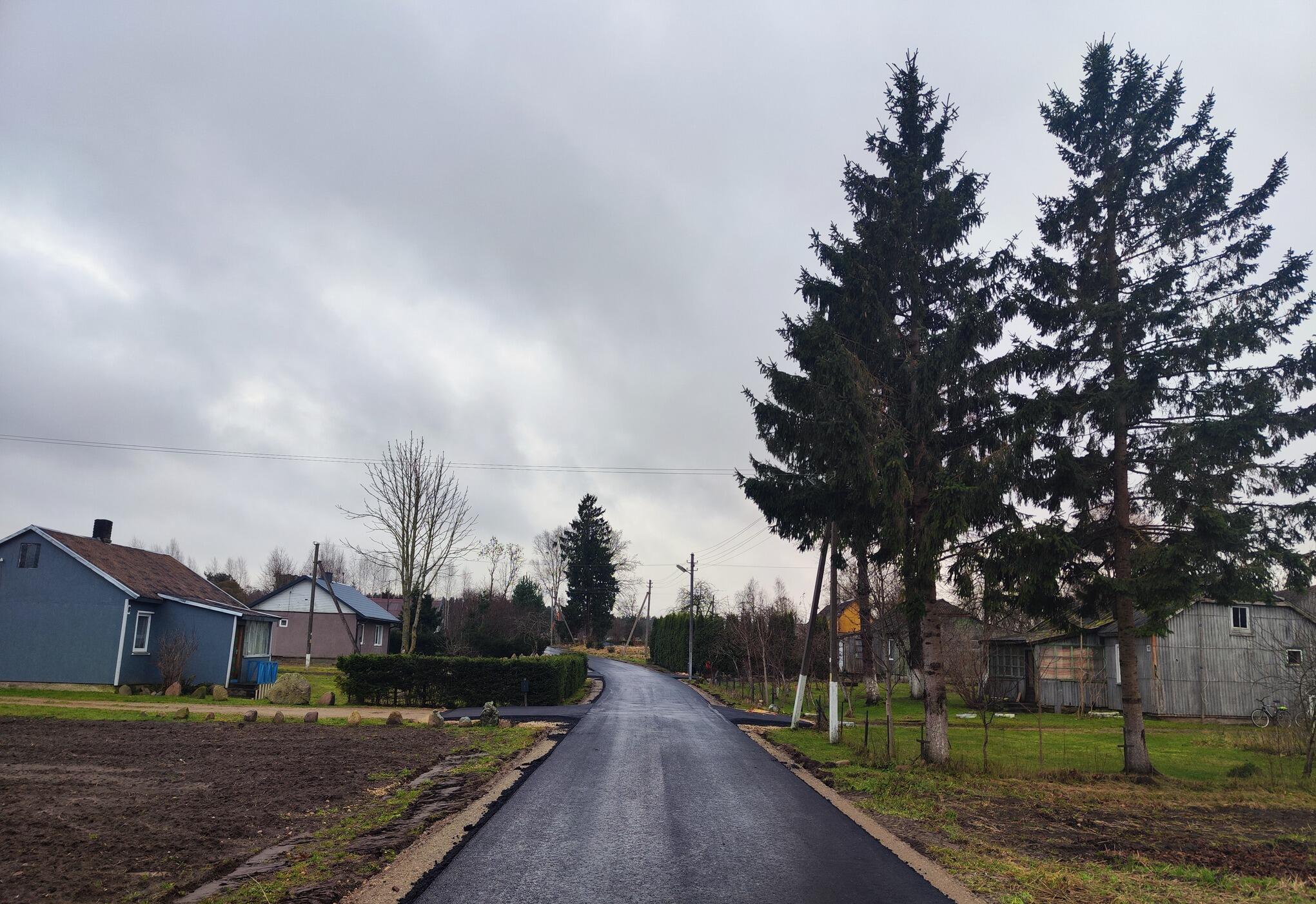 Išasfaltuota Senosios Įpilties kaimo Vidurinė gatvė