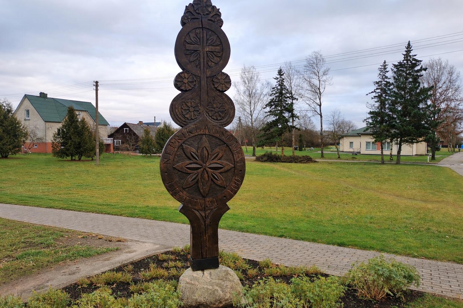 Restauruota skulptūra, skirta Lietuvos valstybės atkūrimo 100-mečiui paminėti.