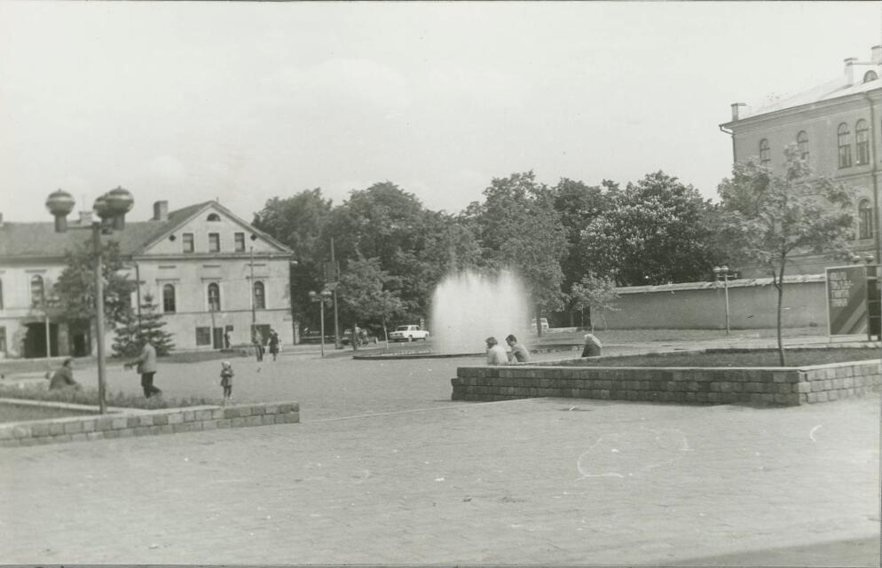 Atsargūs: sovietmečiu fentanilio platintojai su savo klientais mėgdavo susitikti prie miesto fontanų, kad, netikėtai prasidėjus milicijos reidui, greitai atsikratytų prekės ir švirkštų fontano dugne.