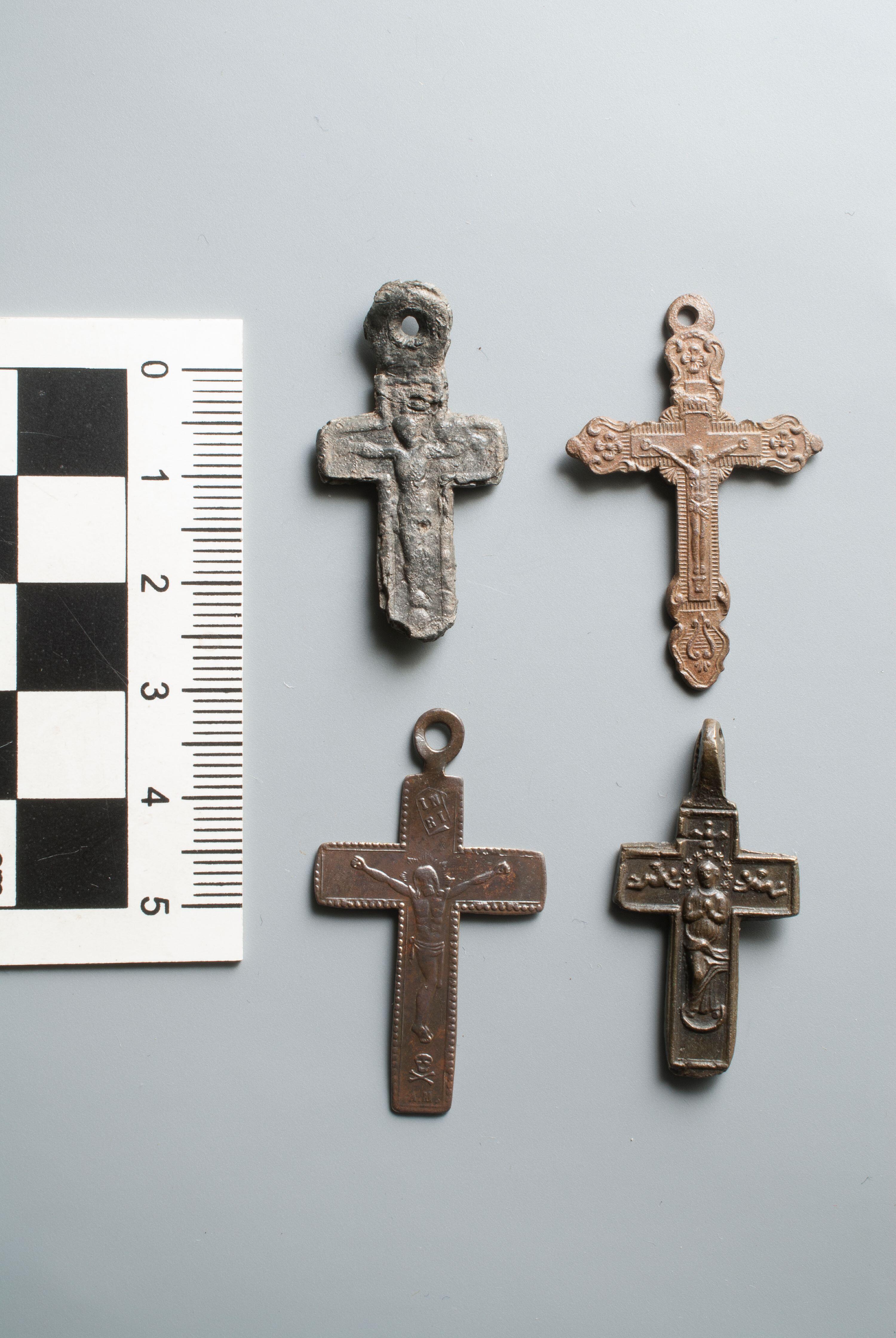 Kryželiai iš Zapyškio Šv. Jono Krikštytojo bažnyčios teritorijos