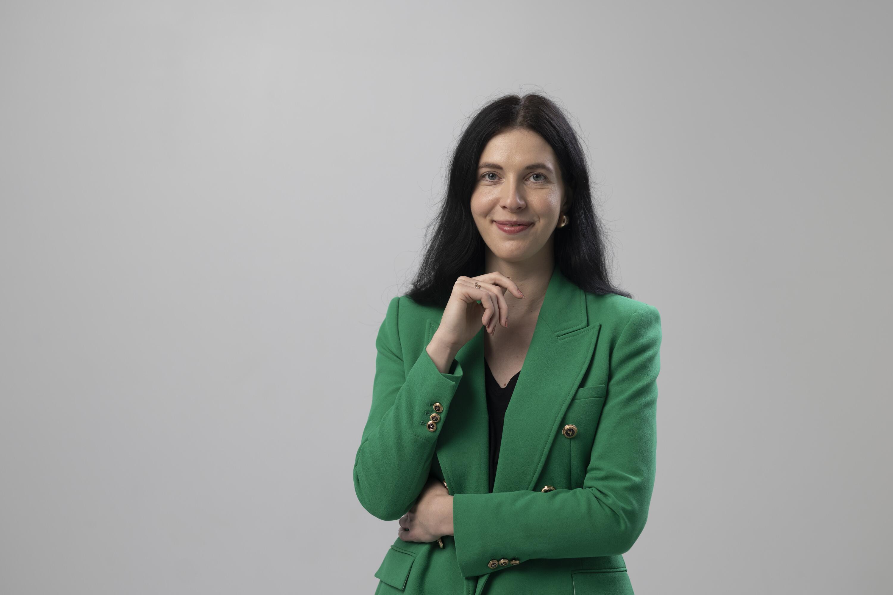 Išeitis: pasak A. Aleksaitės-Davidavičienės, anglakalbis turinys plinta kaip niekada. Jei norime, kad mūsų kalbos pamatai išliktų lietuviški, savų atitikmenų kūryba turi nenutrūkti. Vis dėlto tikrai ne visus skolinius reikia keisti.