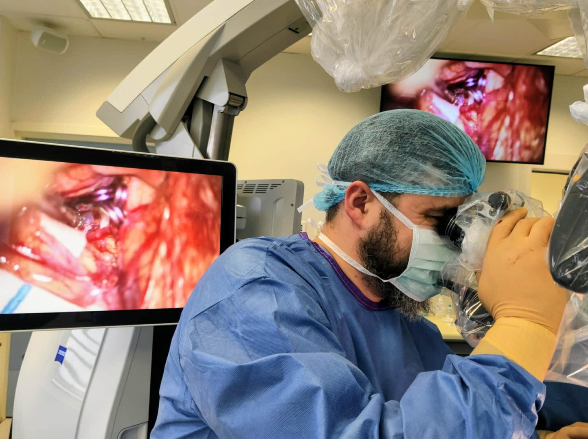 Dr. A. Preikšaitis operacinėje