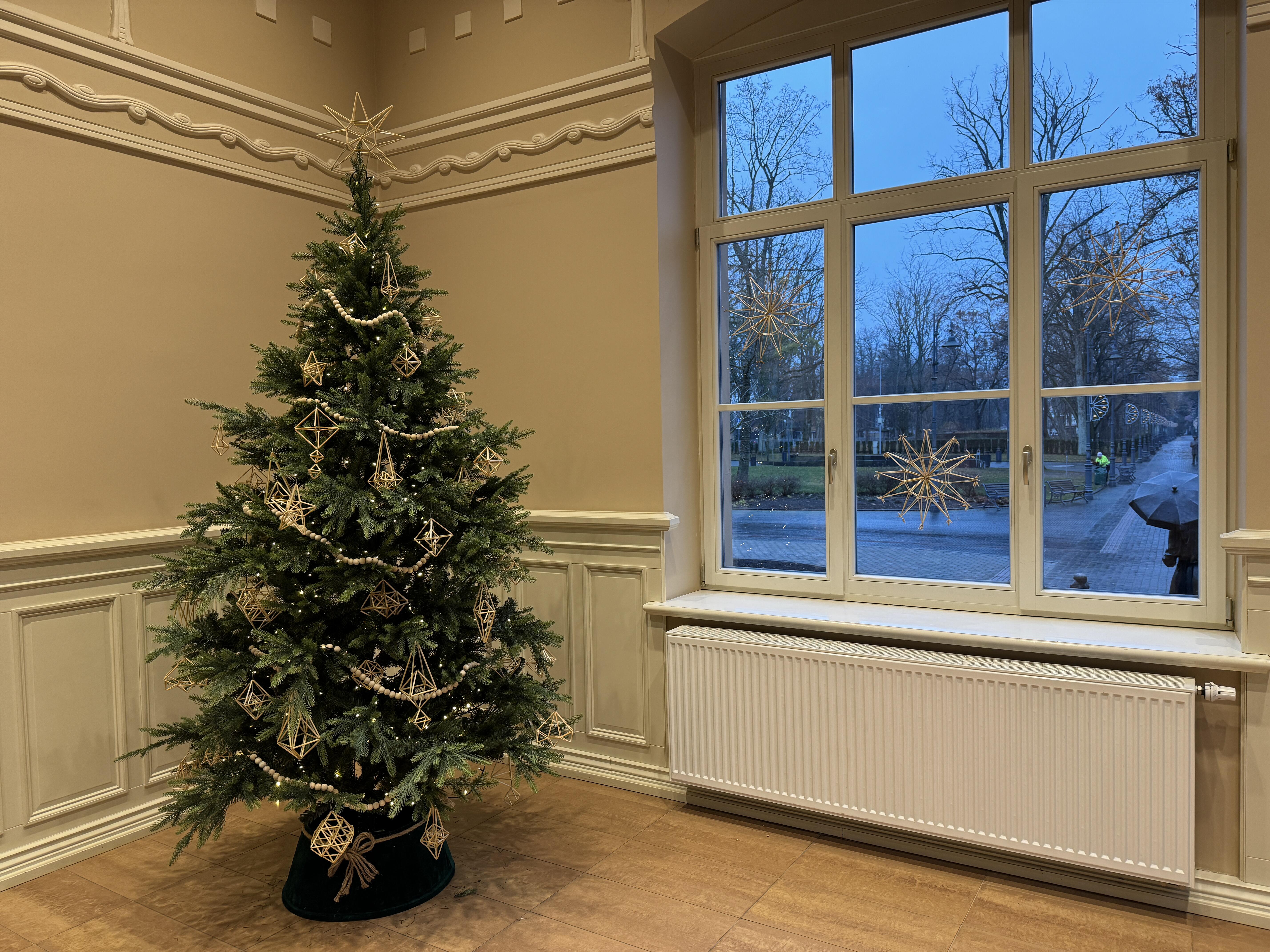 Veidas: šiemet kurorto simbolio – kurhauzo lankytojus džiugins unikalios rankų darbo puošmenos.