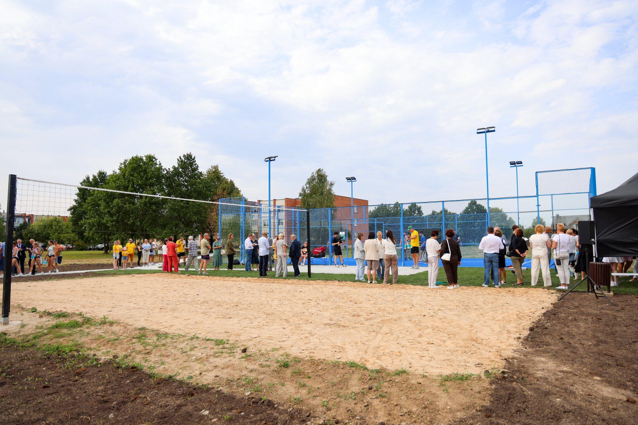 Padelis: gyventojai balsų dauguma nusprendė, kad erdvė greta daugiabučių turi būti skirta sportui.
