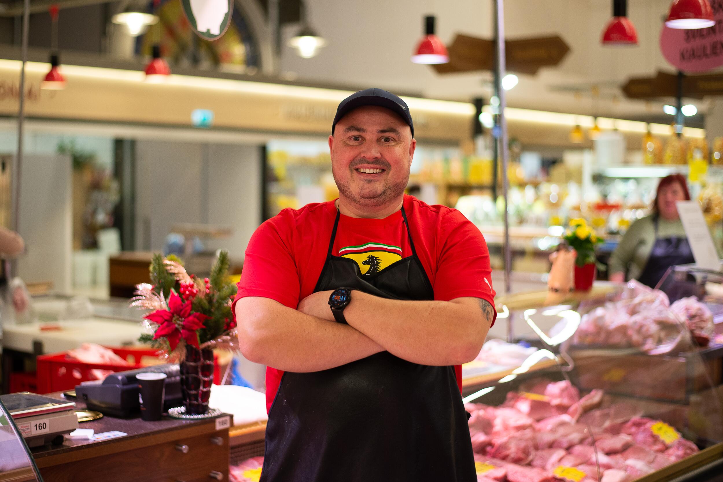 Pagalba: prekybininkas Saulius dalijasi įvairiomis idėjomis, kaip viską įdomiau ir skaniau paruošti.