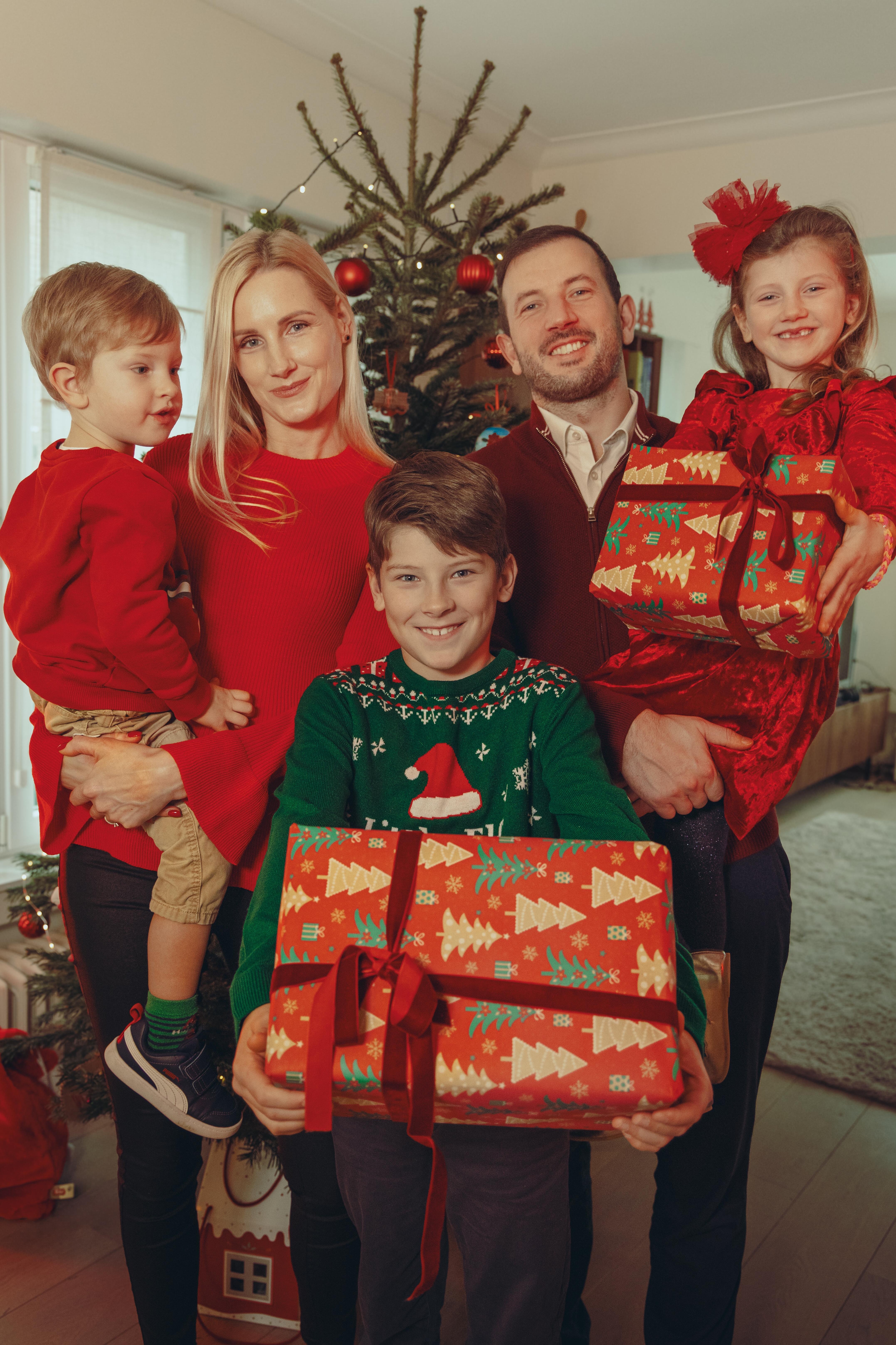 Laukimas: šiemet Sinkevičių namuose eglutė suspindo tradiciškai anksti – šeima nori kuo ilgiau pasidžiaugti šventiška nuotaika.