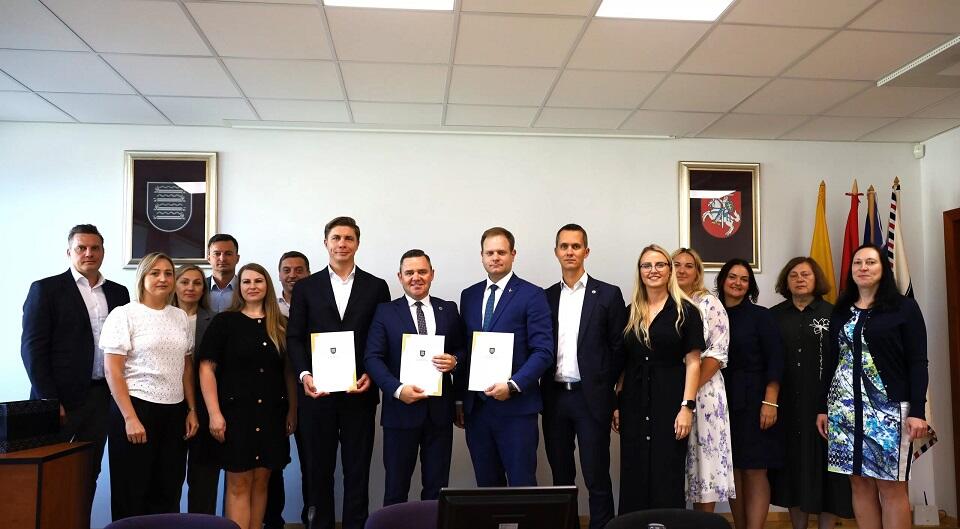 Jungtinės veiklos sutarties dėl neformalaus švietimo programos vykdymo Kaišiadorių r., Jonavos r., Raseinių r. savivaldybėse pasirašymas