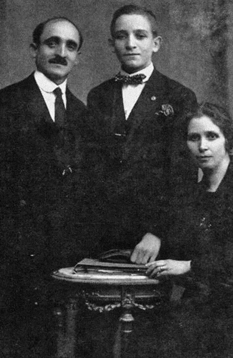 Ištakos: popiežiaus Pranciškaus senelis Giovanni ir močiutė Rosa su paaugliu tėčiu.