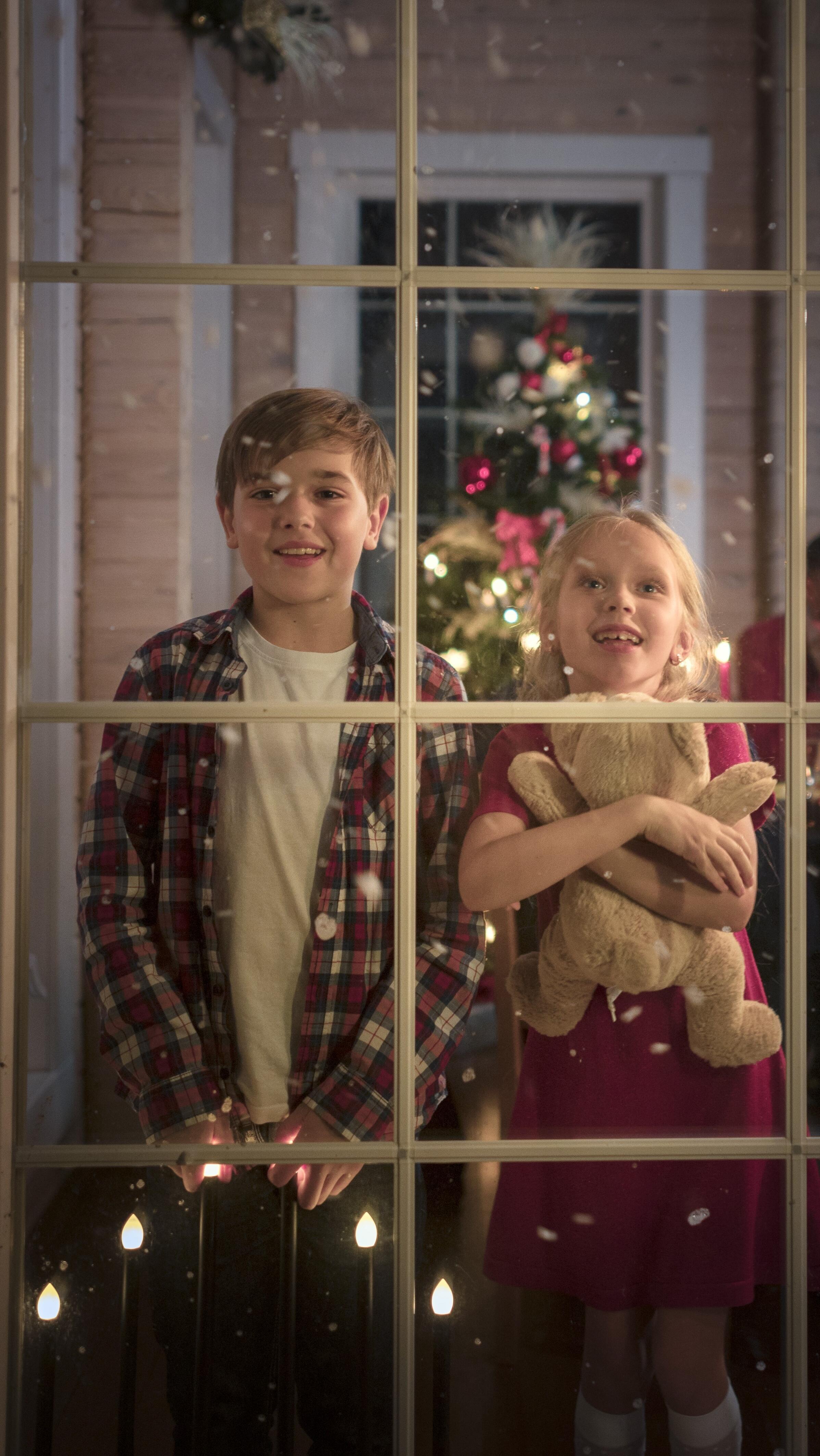 Laukimas: prie Kūčių stalo sėdama sužibus danguje pirmajai žvaigždei. Tai tarytum bendras ženklas mums visiems, tarsi laikrodis, kad visi kartu panašiu laiku susėstume.