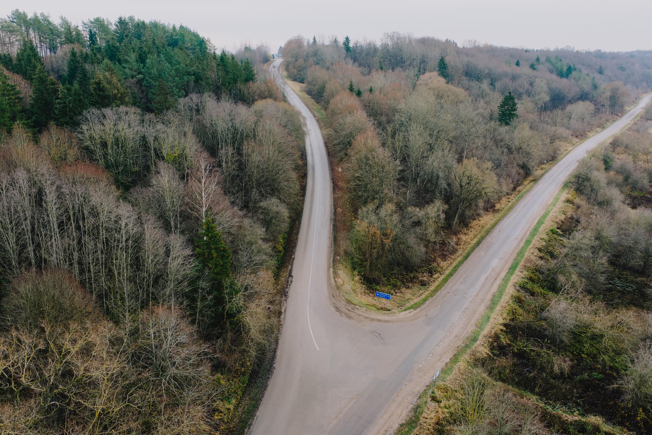 Specifika: Kauno rajone nemažai sudėtingų – su nuokalnėmis ir įkalnėmis, vingiuotų, staigiai užsisukančių – kelių ir gatvių.