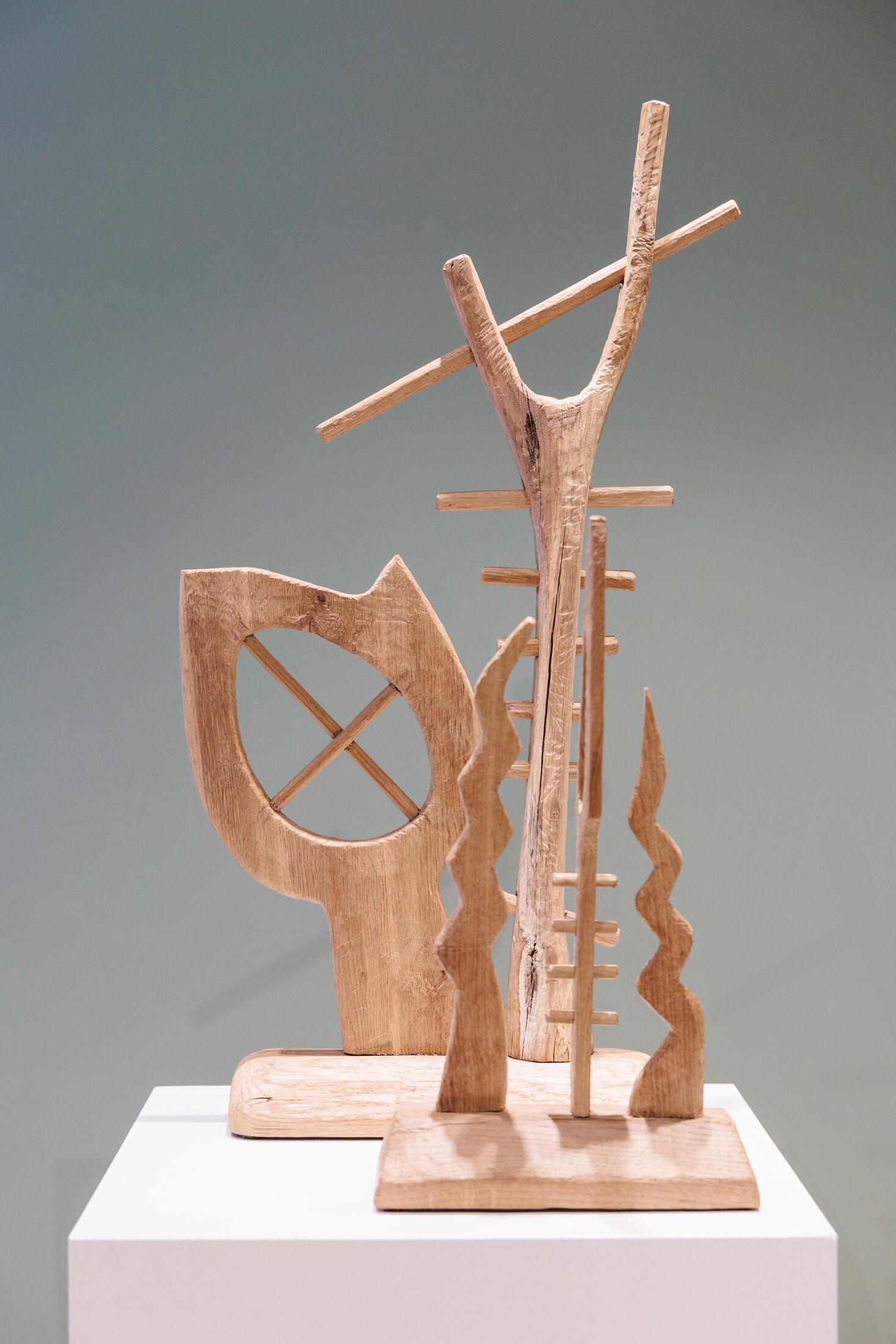 Stilius: kiekviena skulptūra – atpažįstamas, bet sykiu ir mįslingas pasaulis.