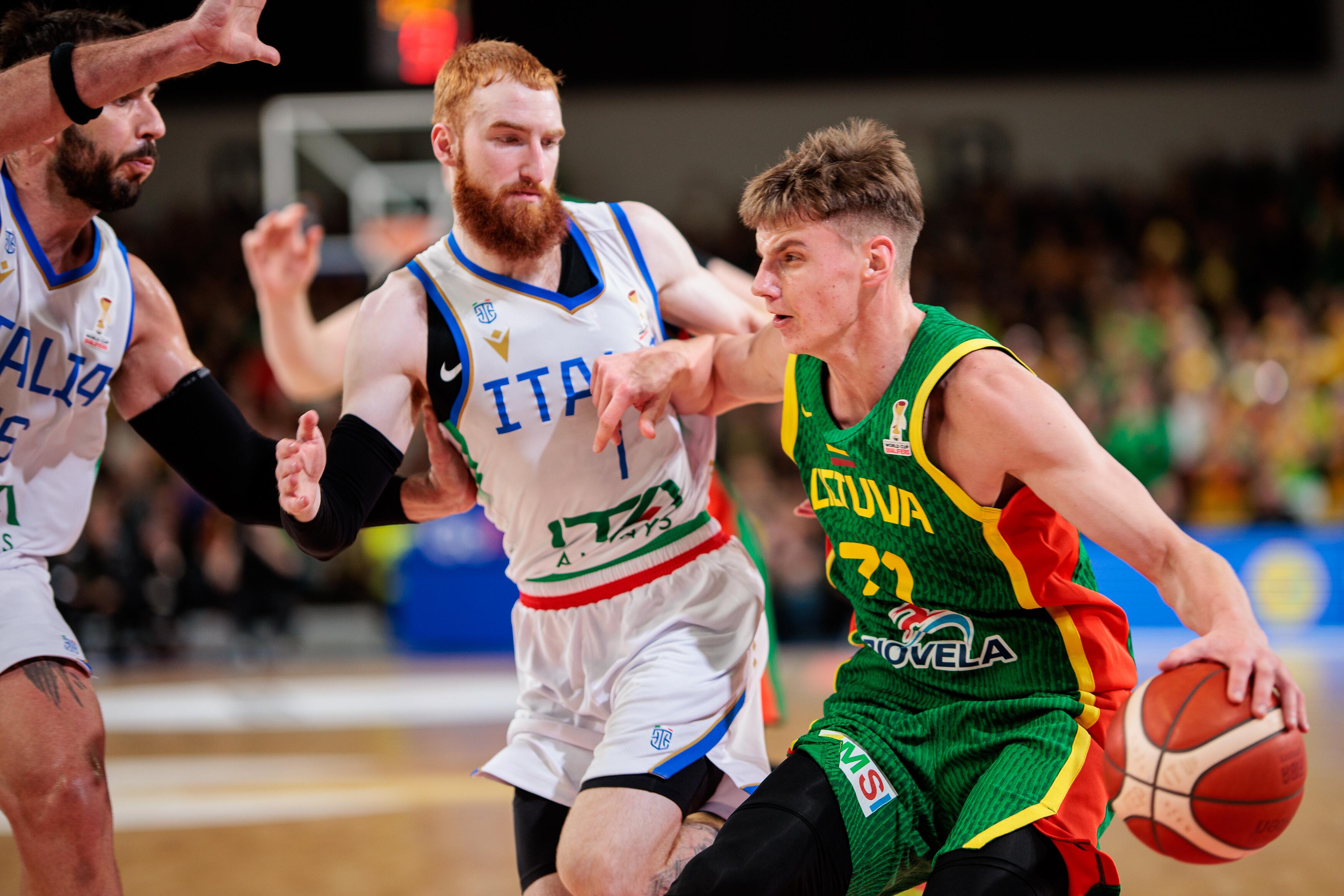 Indėlis: jaunasis žalgirietis M. Rubštavičius pelnė 12 taškų, bet paskutinis žodis priklausė N. Mannionui (viduryje).