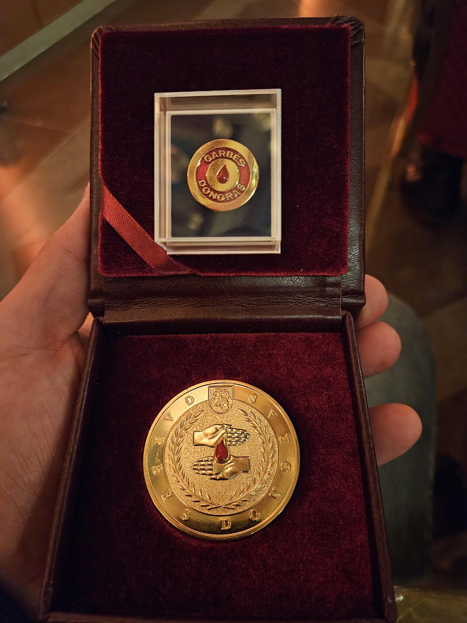 Prisiminimas: kiekvienas Garbės donoras gavo specialų ženklelį.